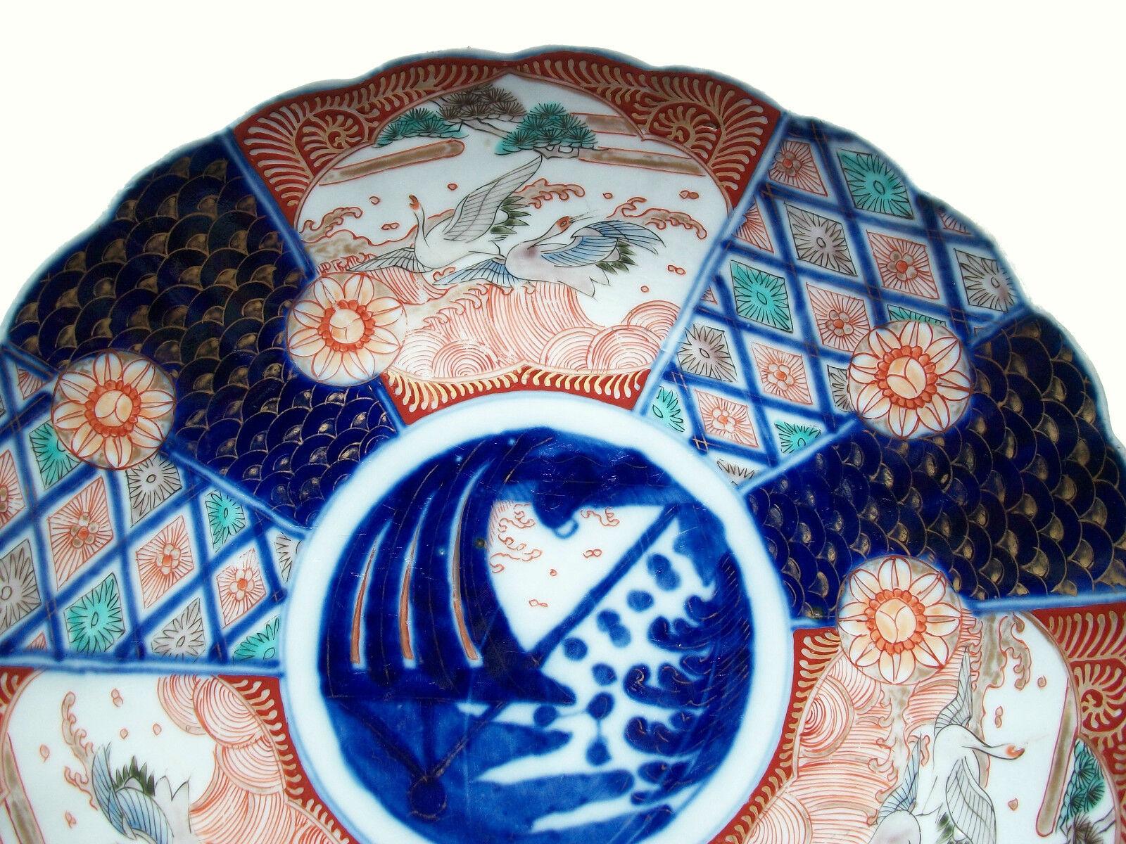 IMARI - Antique Lobed Porcelain Charger - Hand Painted, Japan, 19th Century In Good Condition For Sale In Chatham, ON
