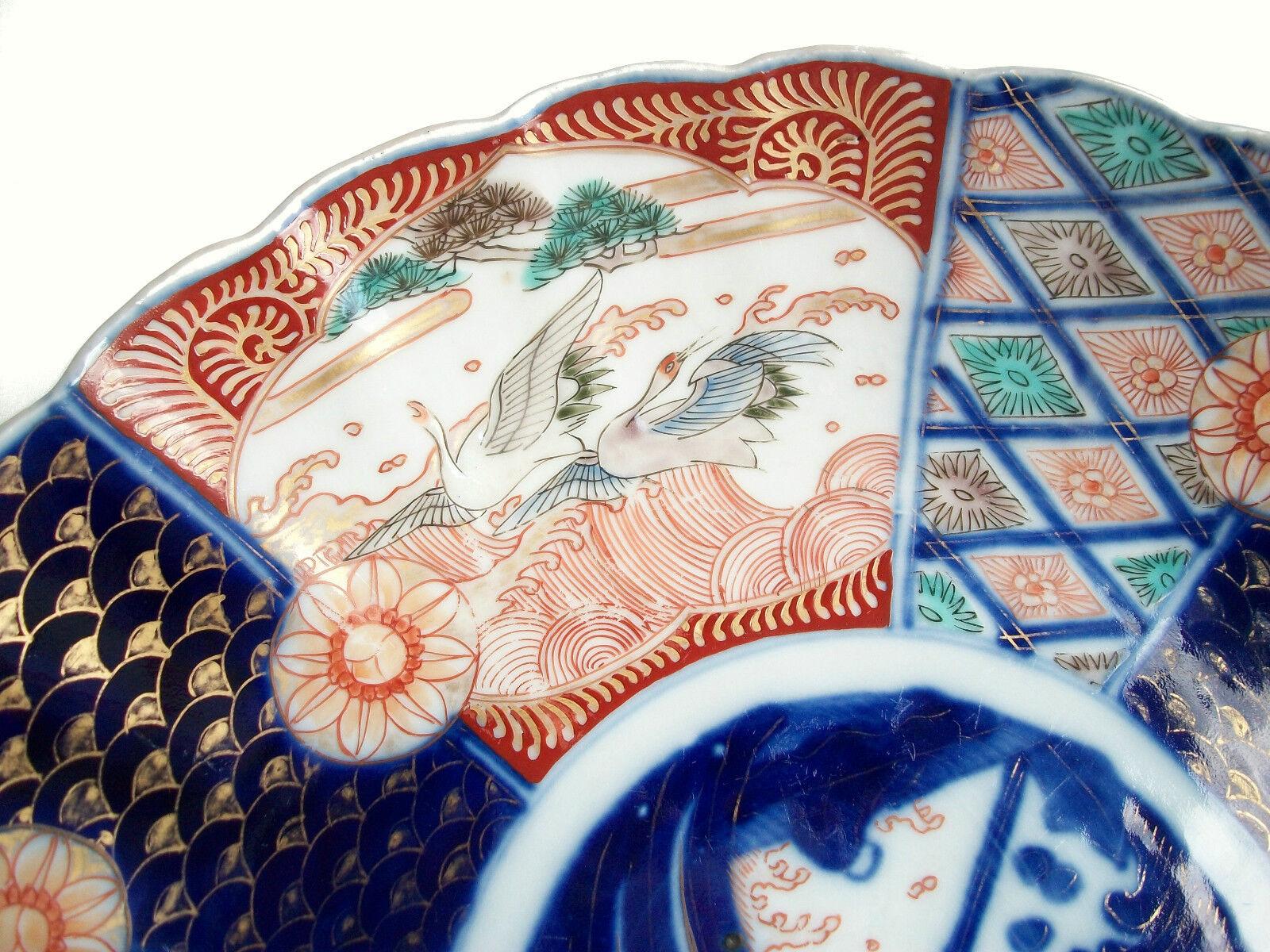 IMARI - Antique Lobed Porcelain Charger - Hand Painted, Japan, 19th Century For Sale 2