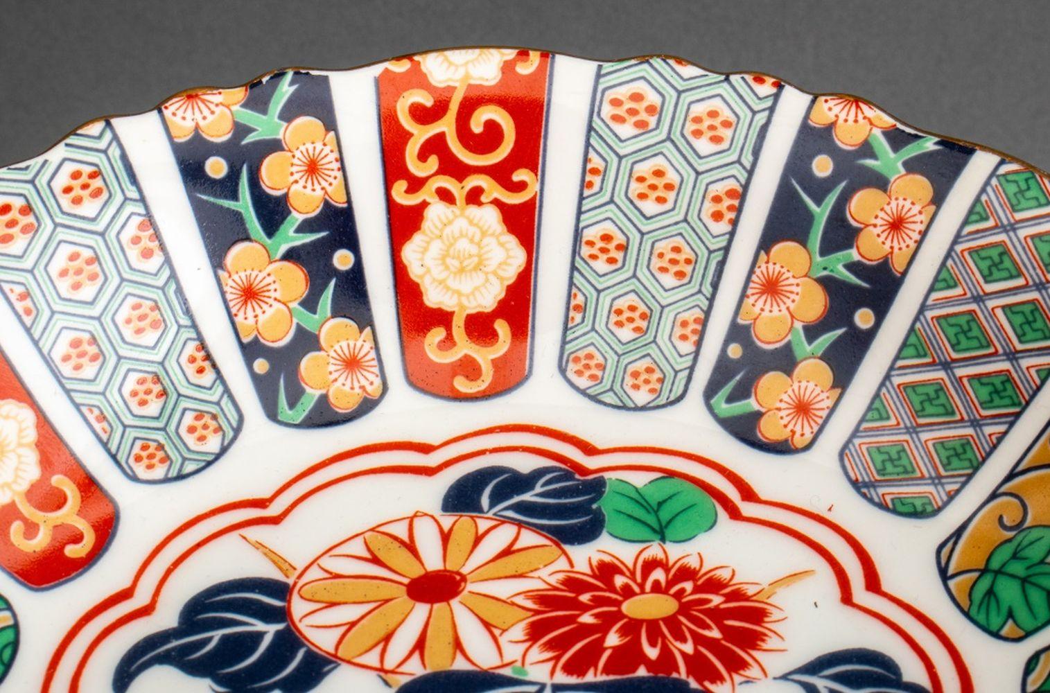 Japanese Imari Fan Arita Porcelain Dinner Service, 26 Pcs. For Sale