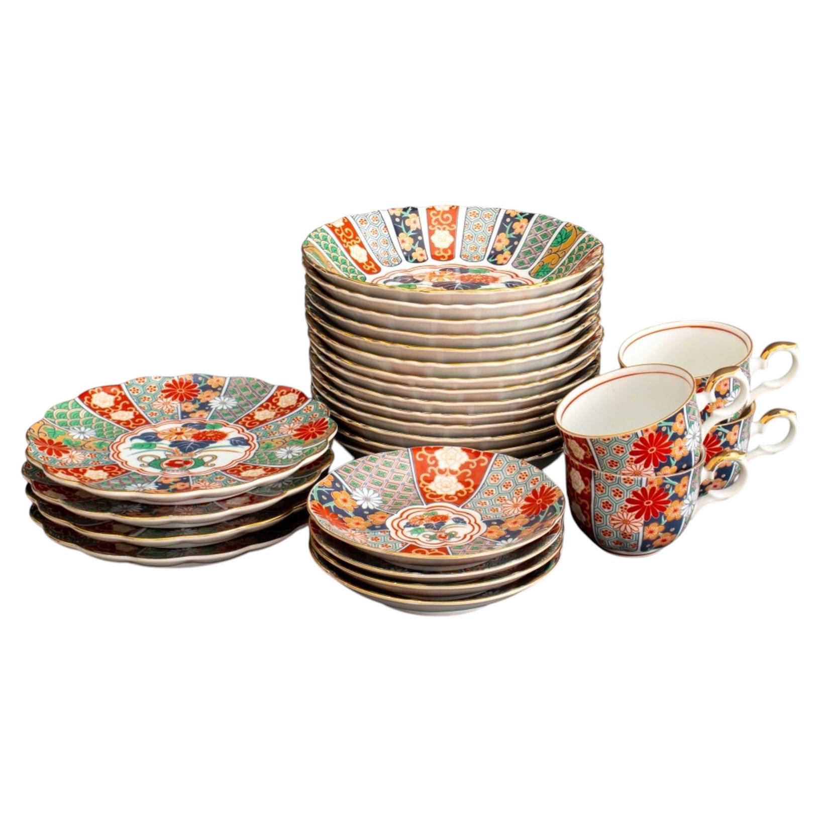 Collection of 26 Pieces Imari Fan Arita Porcelain Dinner Service