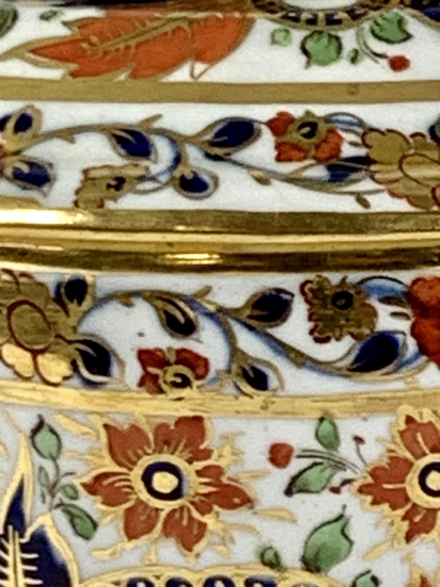 Imari Faux Tobacco Leaf Porcelain Sugar Box Chamberlain's Worcester Circa 1805 In Excellent Condition In Katonah, NY