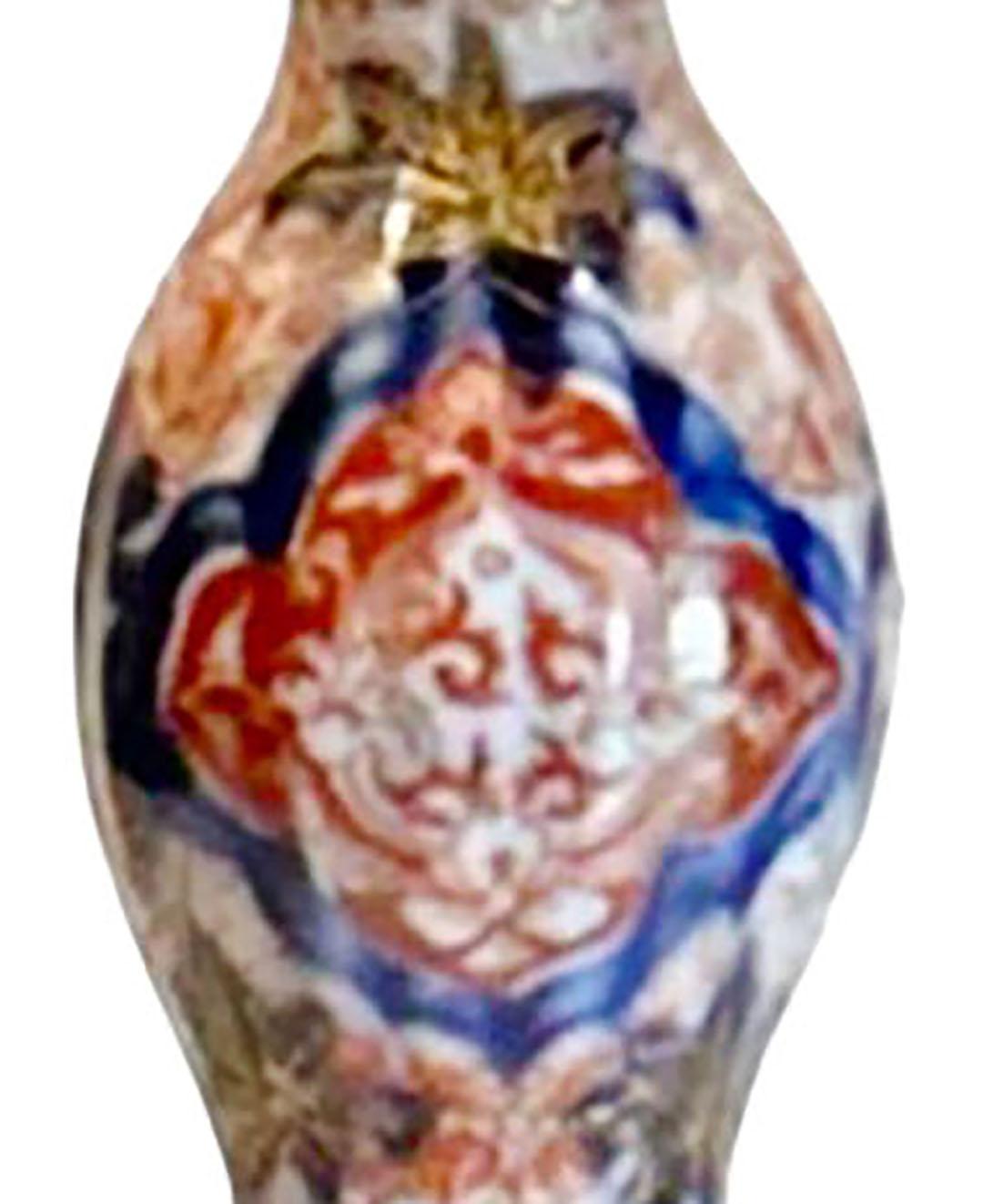 Vaso Imari giapponese del 1800 a forma di zucca splendidamente decorato. Piccolo ma importante.