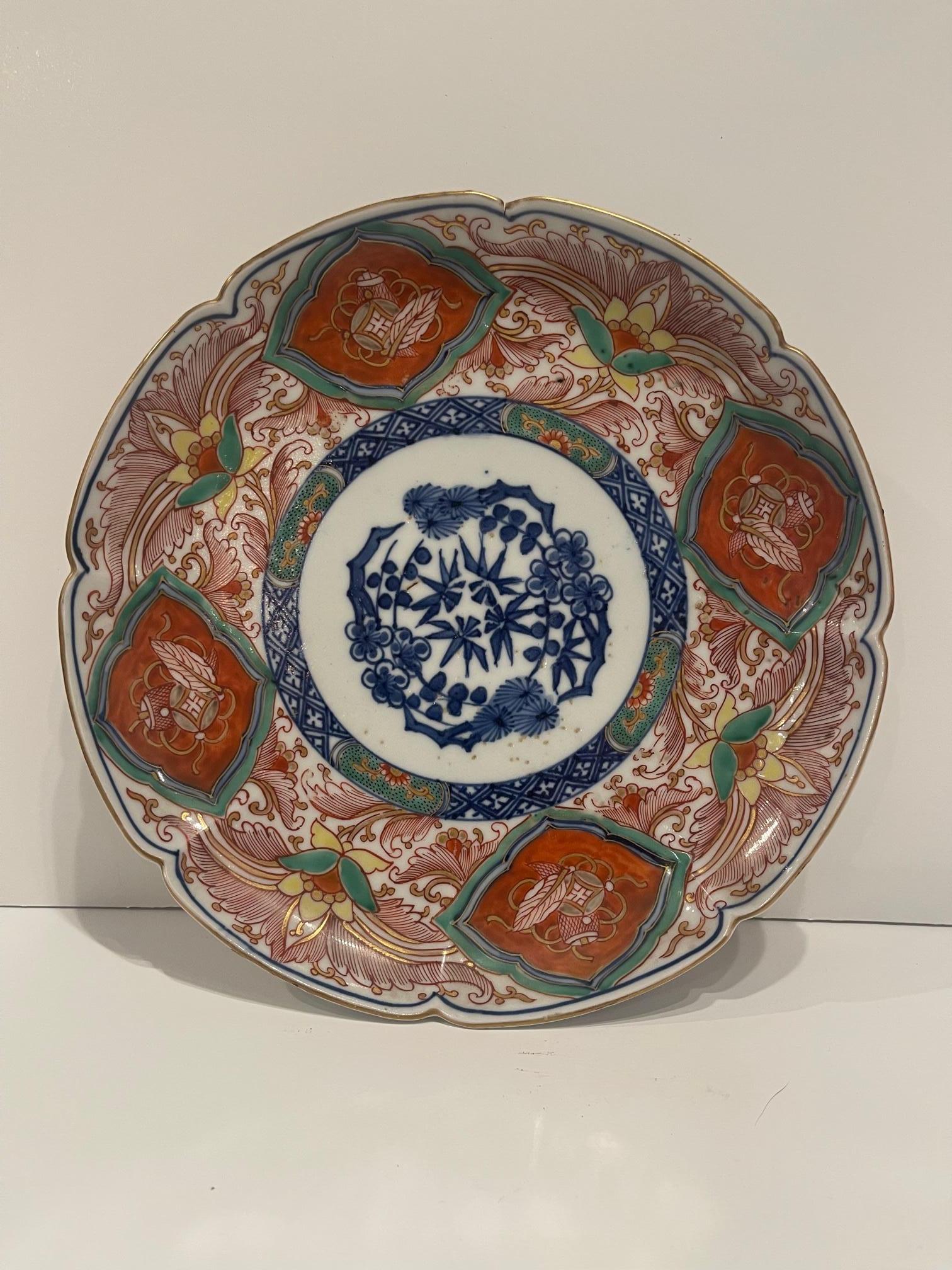 Imari Japanese Charger Porcelain Plate, 19th Century In Good Condition For Sale In Savannah, GA