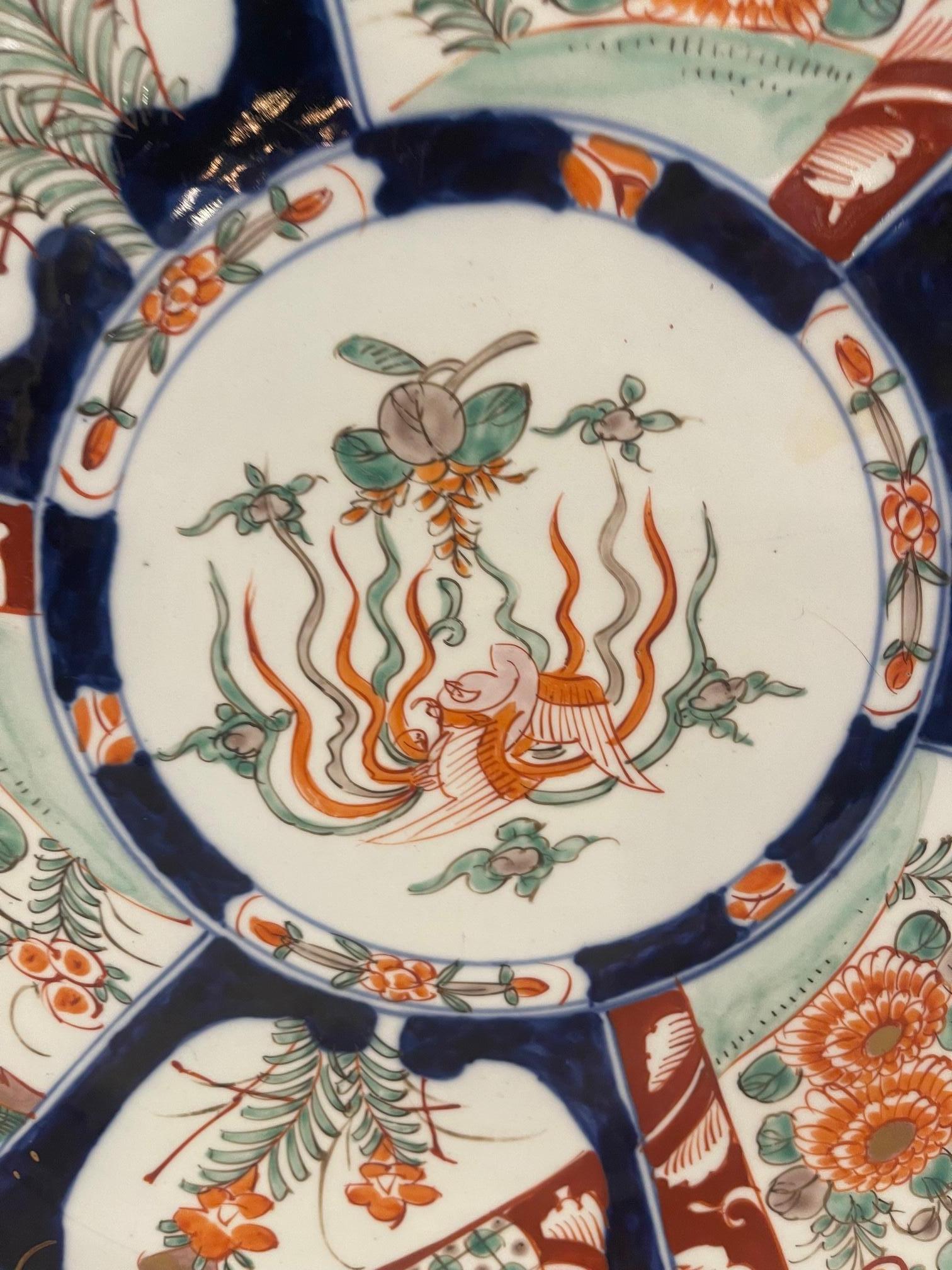 XIXe siècle Assiette de présentation en porcelaine japonaise Imari, 19ème siècle en vente