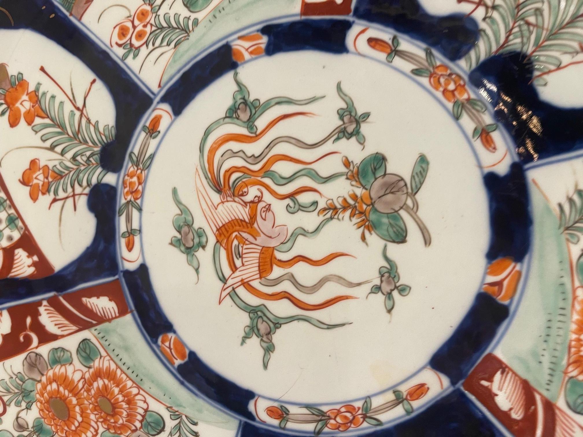 XIXe siècle Assiette de présentation en porcelaine japonaise Imari, 19ème siècle en vente