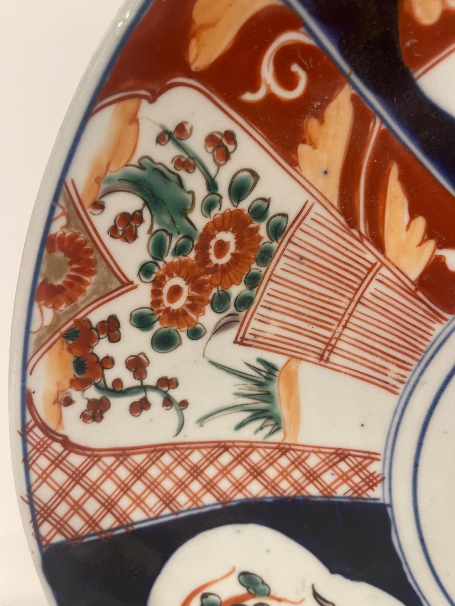 Porcelaine Assiette de présentation en porcelaine japonaise Imari, 19ème siècle en vente