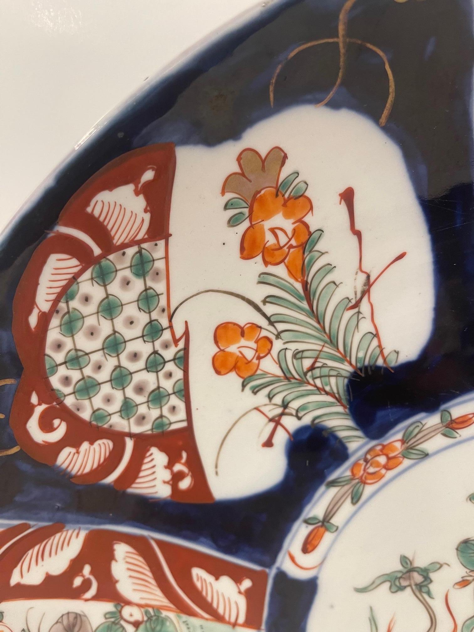 Assiette de présentation en porcelaine japonaise Imari, 19ème siècle en vente 1