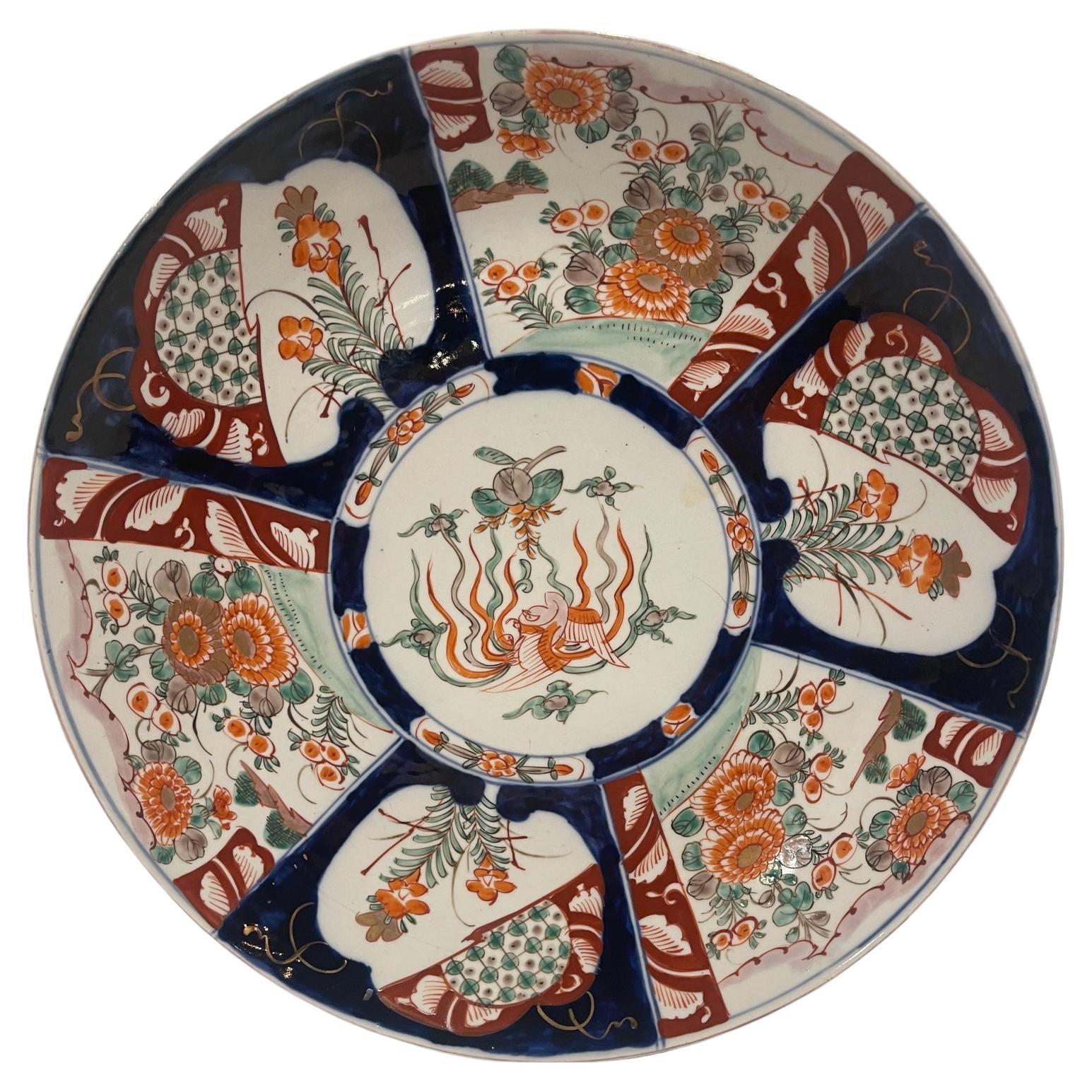Plato Cargador de Porcelana Japonesa Imari, Siglo XIX