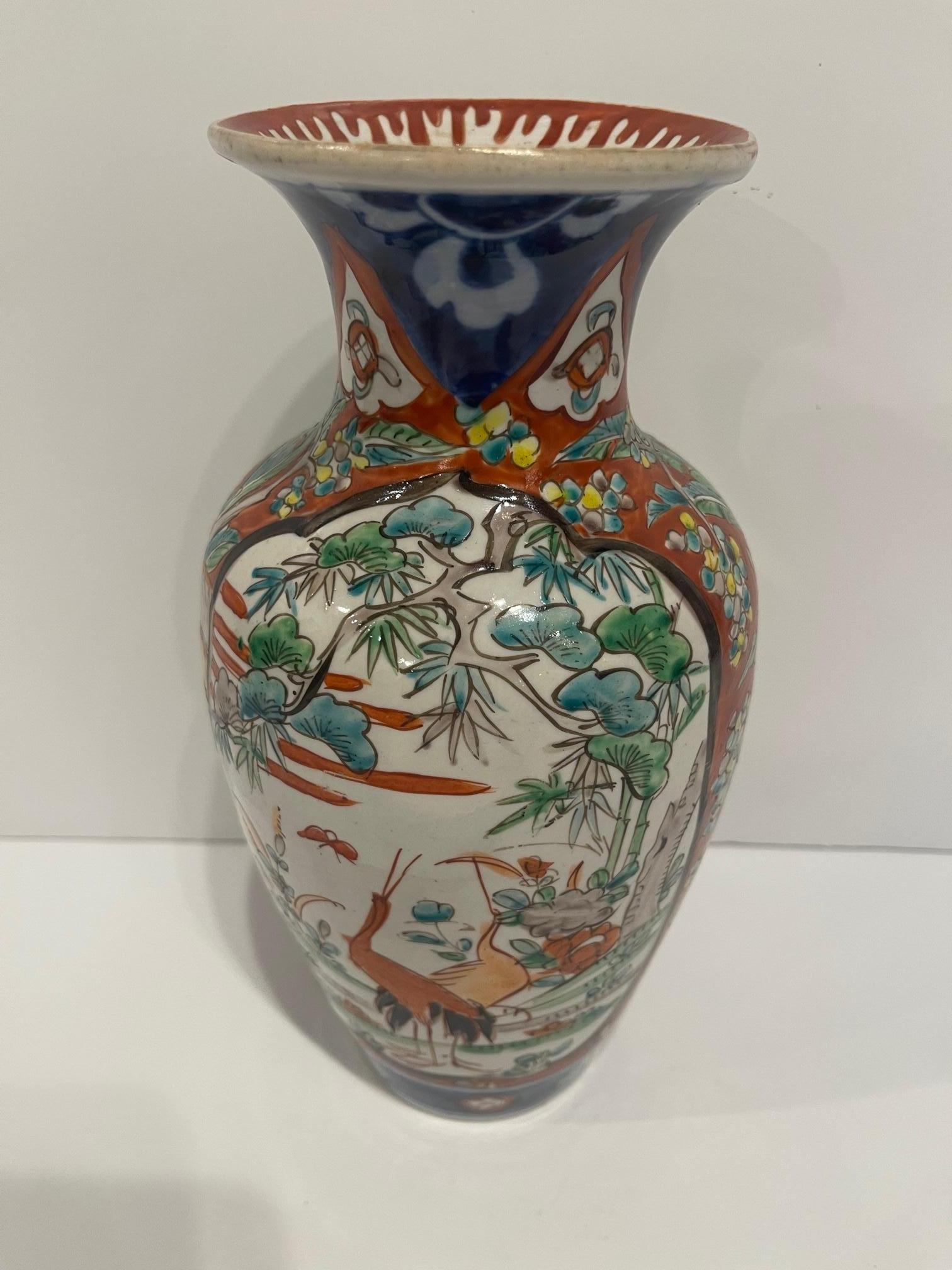 Imari Japanese Porcelain Vase, 19th Century In Good Condition For Sale In Savannah, GA