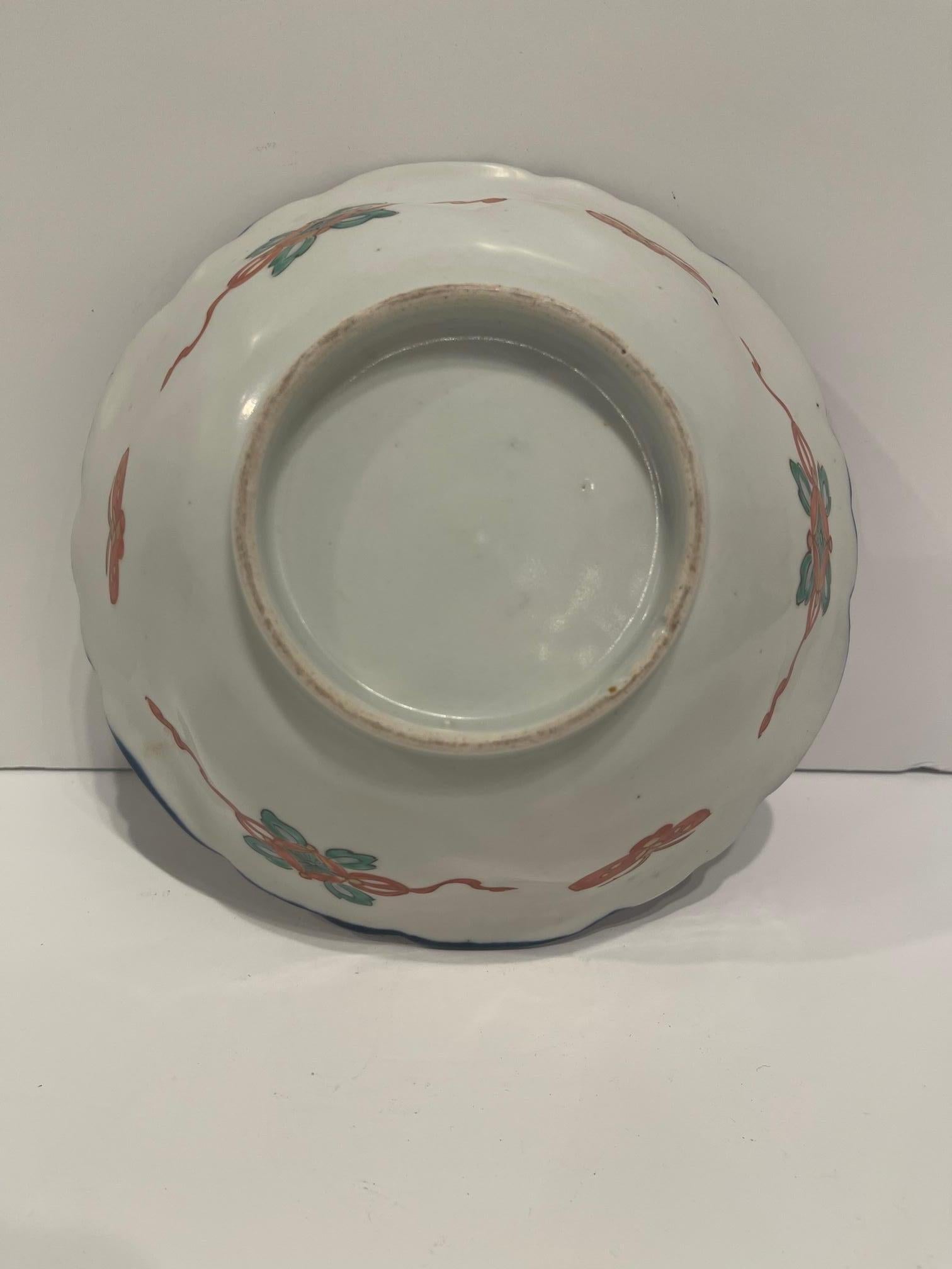 Imari Japanese Scalloped Bowl, 19th Century For Sale 5