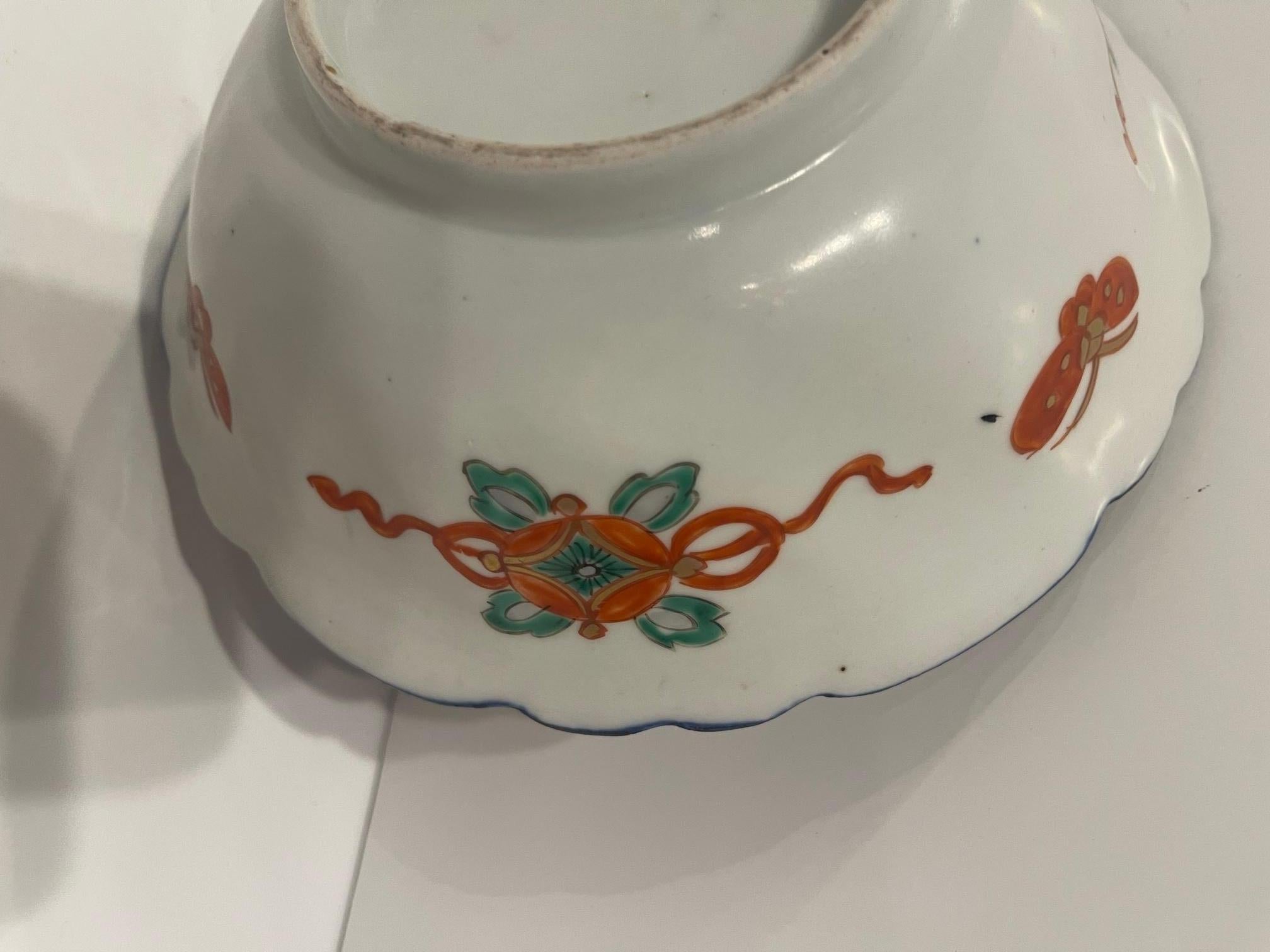 Imari Japanese Scalloped Bowl, 19th Century For Sale 6