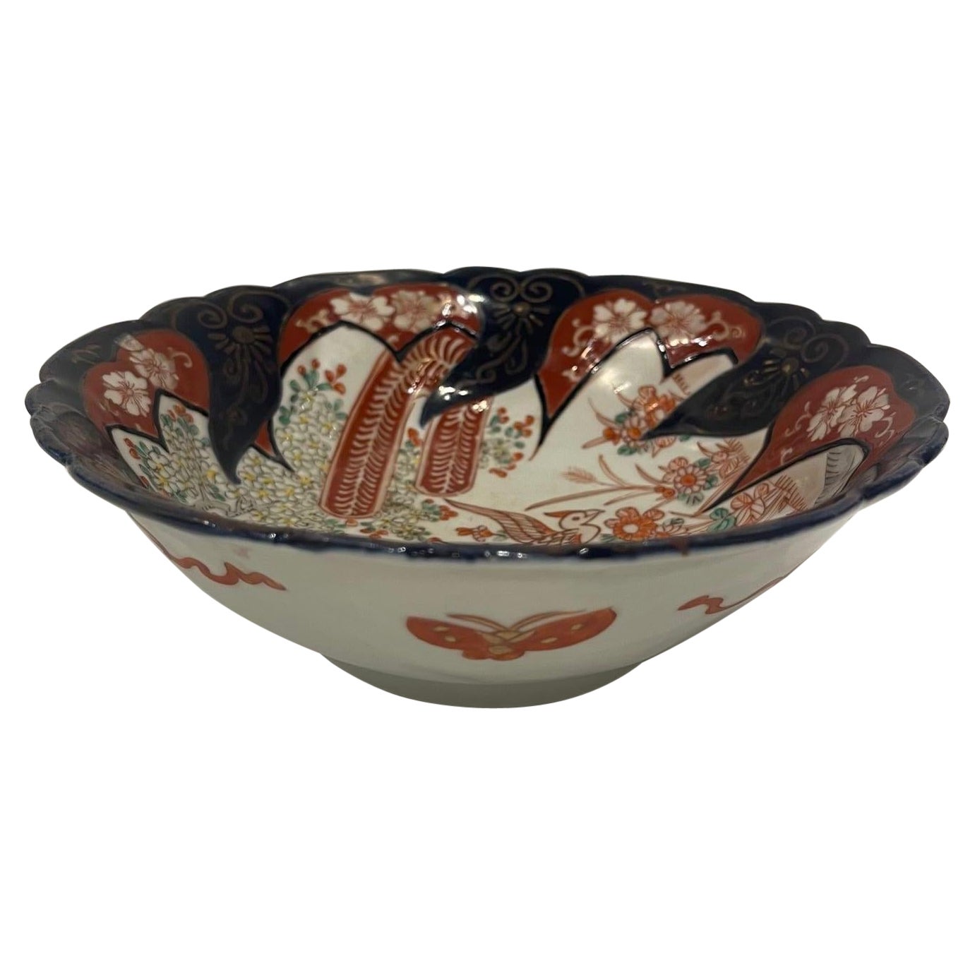 Japanische Imari-Schale mit Wellenschliff, 19. Jahrhundert