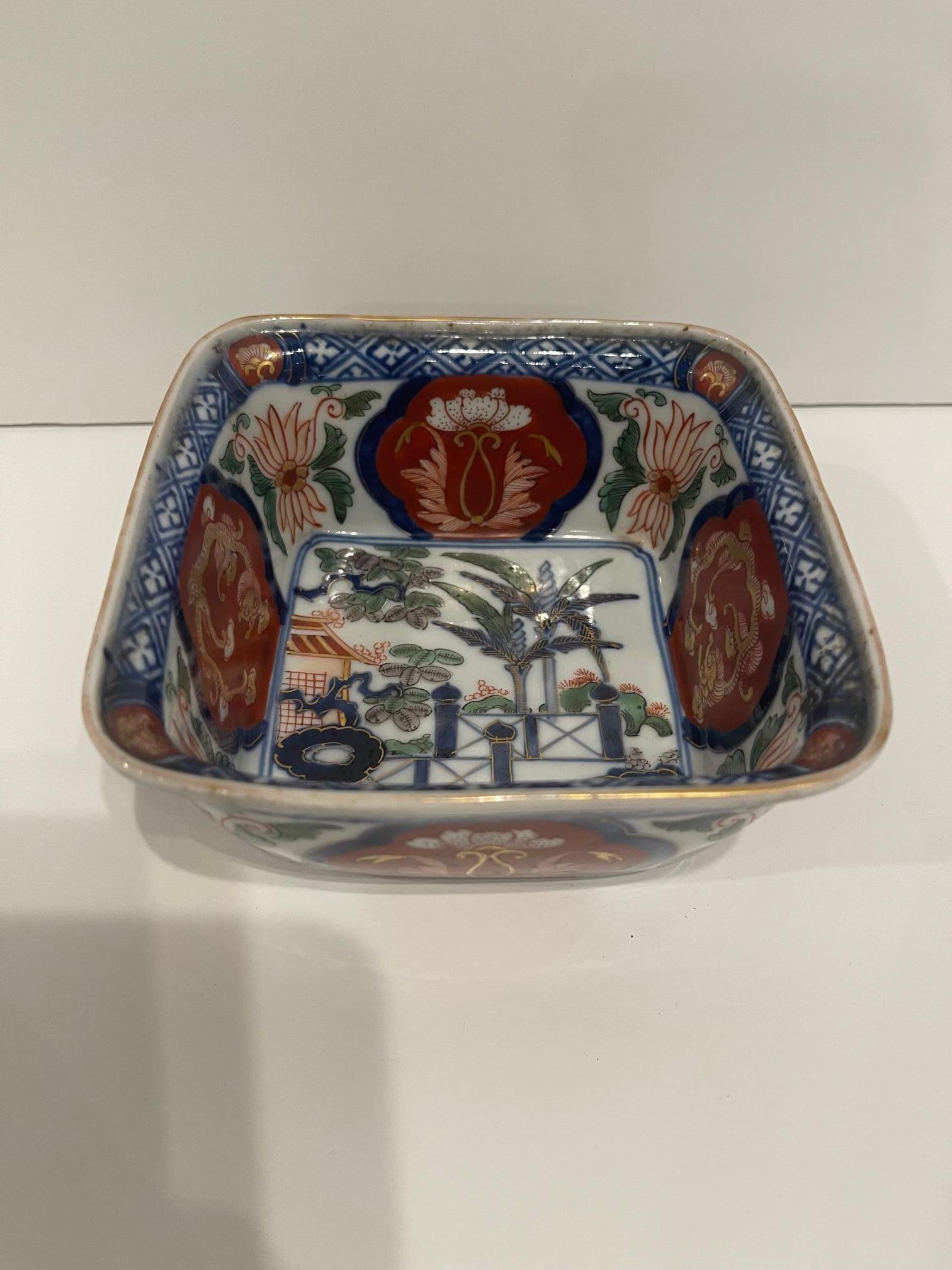 Imari Japanese Small Bowl, 19th Century In Good Condition For Sale In Savannah, GA