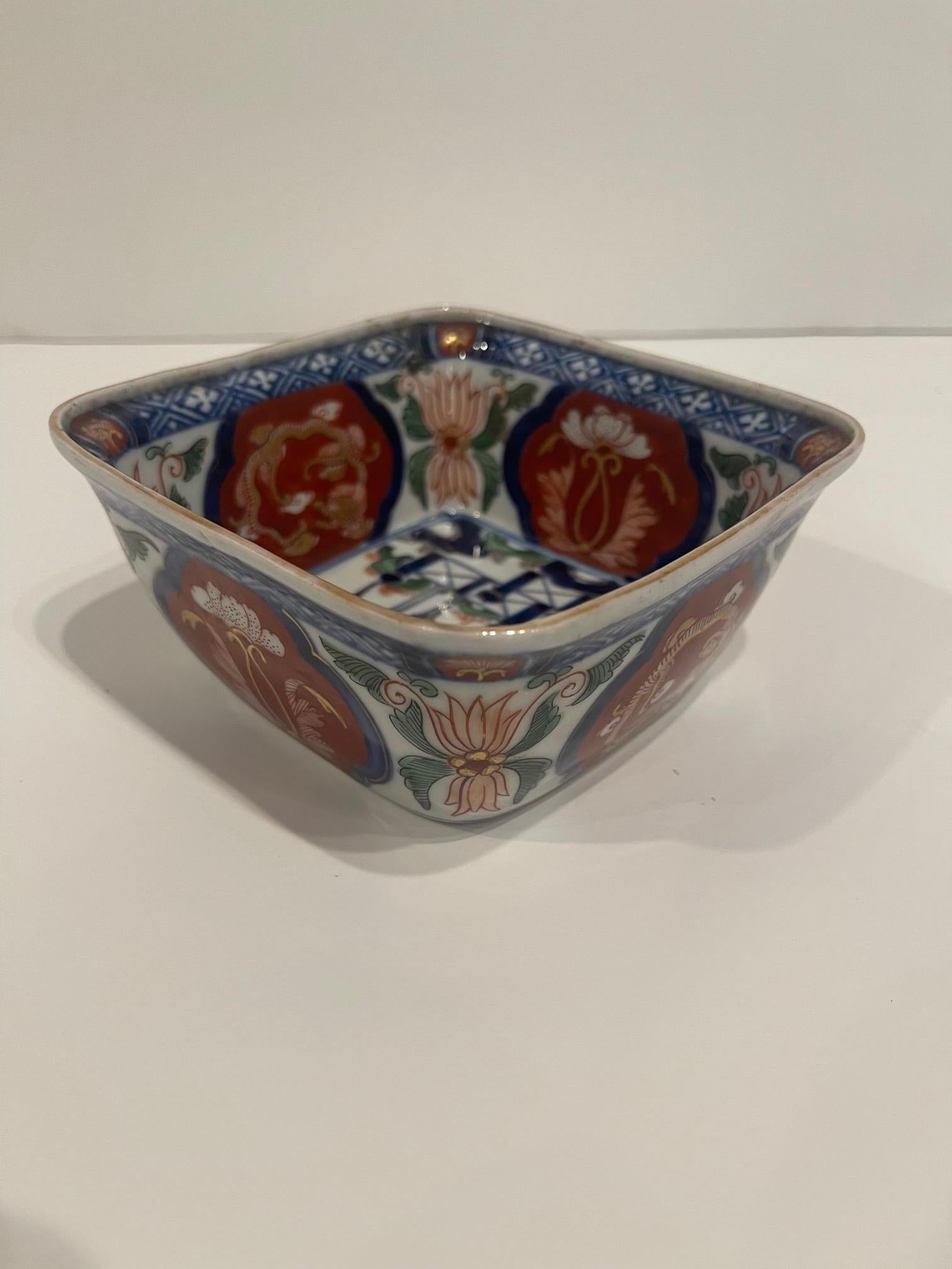 Imari Japanese Small Bowl, 19th Century For Sale 5