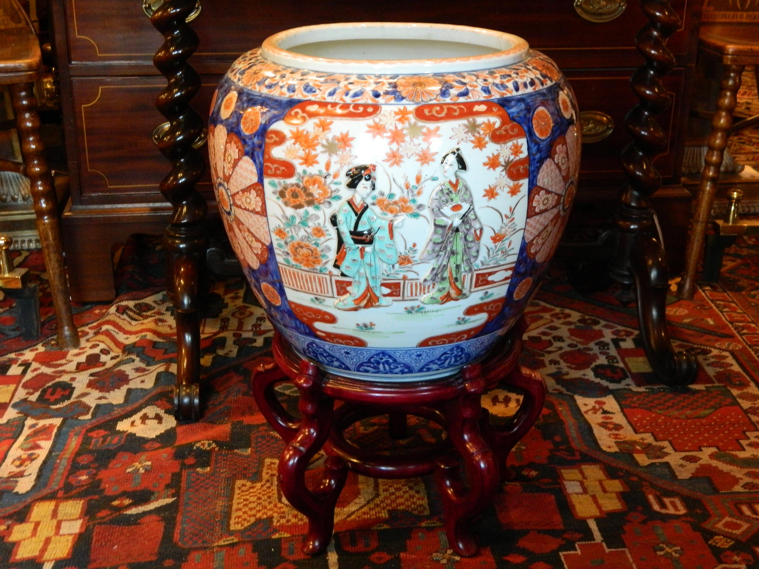 Imari Jardiniere or Planter with Relief Design, 20th Century In Good Condition In Savannah, GA
