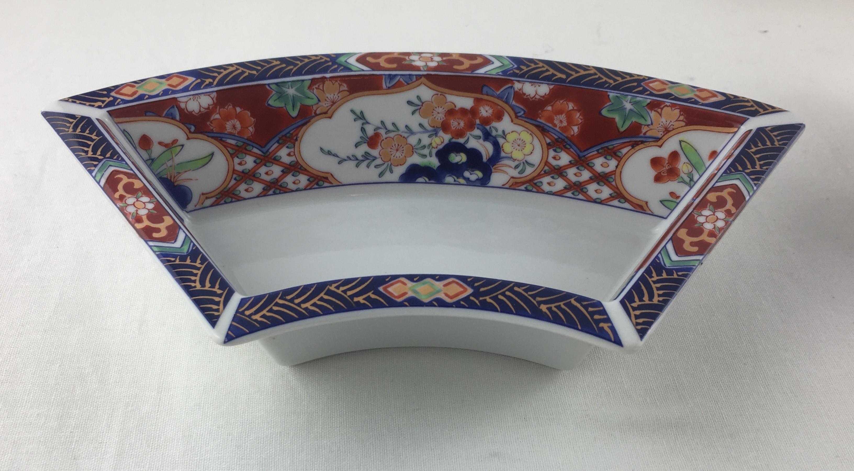 Hand-Painted Imari Octagonal Shaped Serving Dish Comprised of 5 Bowls For Sale