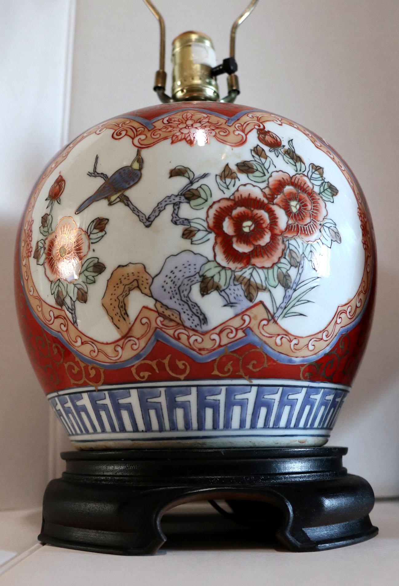 Imari Pattern Lamps, Style of Wildwood, a Near Pair on Wood Base 4