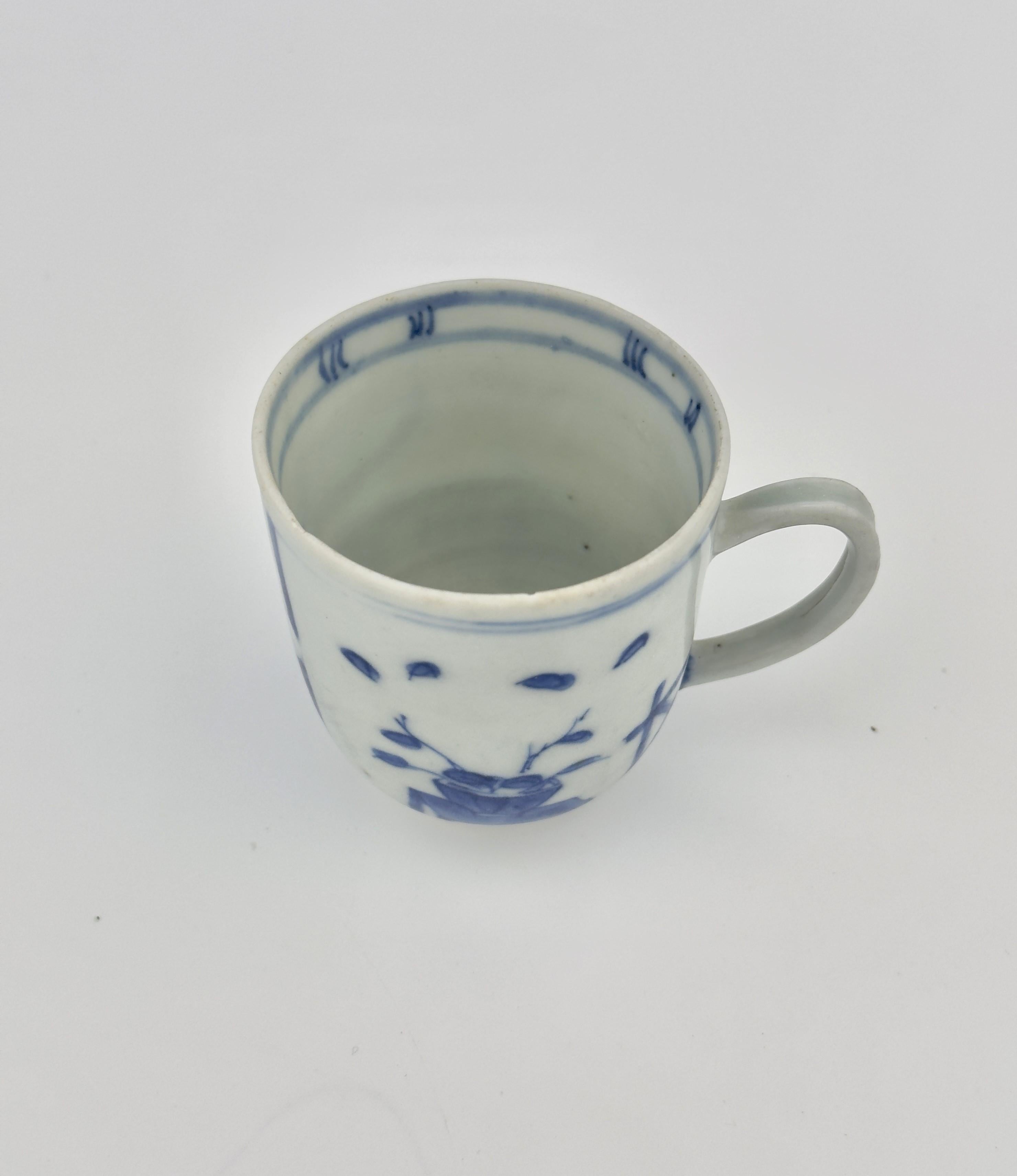 'Imari Pavilion' Pattern Blue and White Cup c. 1725, Qing Dynasty, Yongzheng Era In Good Condition For Sale In seoul, KR