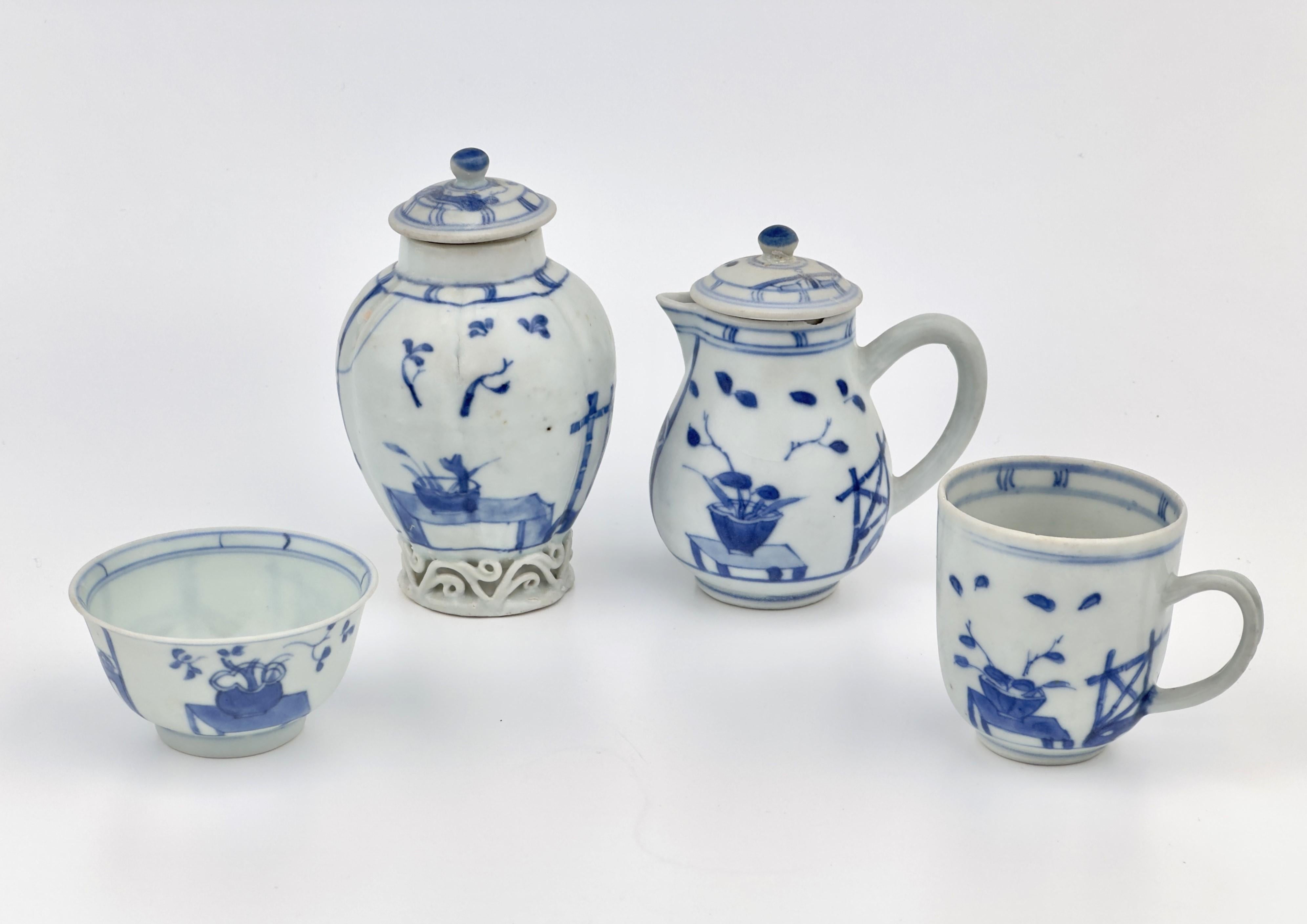 Chinois Service à thé bleu et blanc à motif de pavillon Imari v 1725, Dynastie Qing, époque Yongzheng en vente