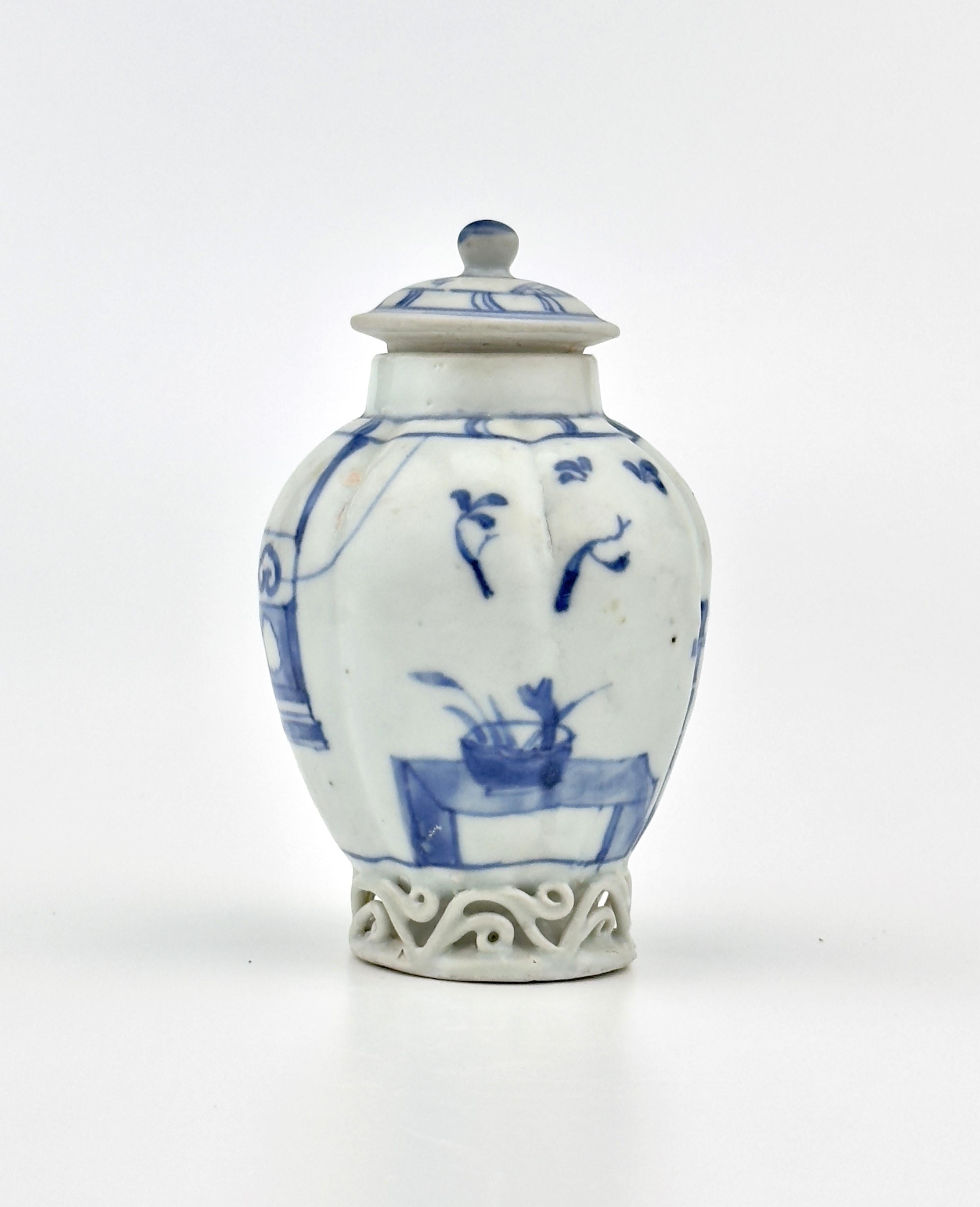 Service à thé bleu et blanc à motif de pavillon Imari v 1725, Dynastie Qing, époque Yongzheng en vente 1