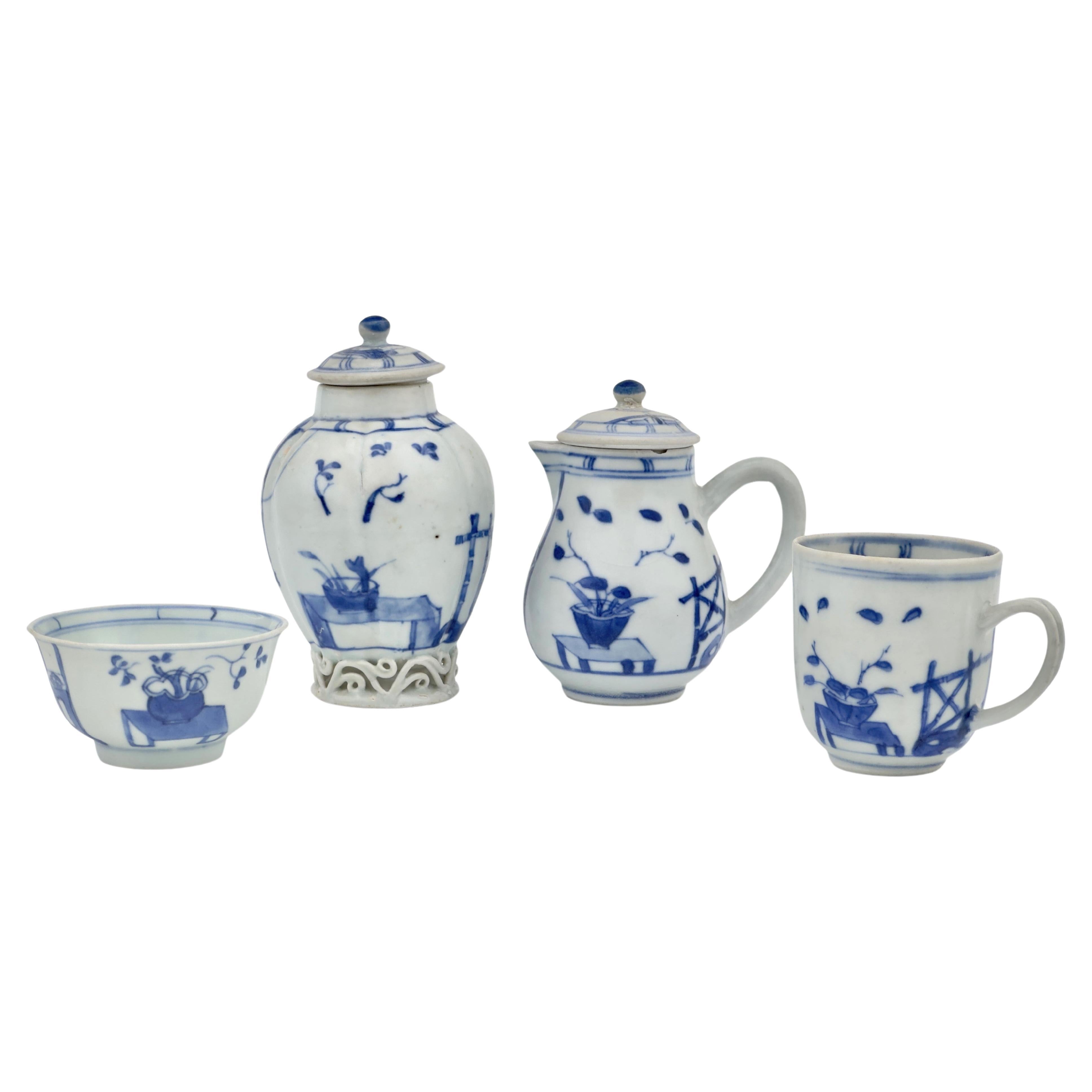 Service à thé bleu et blanc à motif de pavillon Imari v 1725, Dynastie Qing, époque Yongzheng en vente