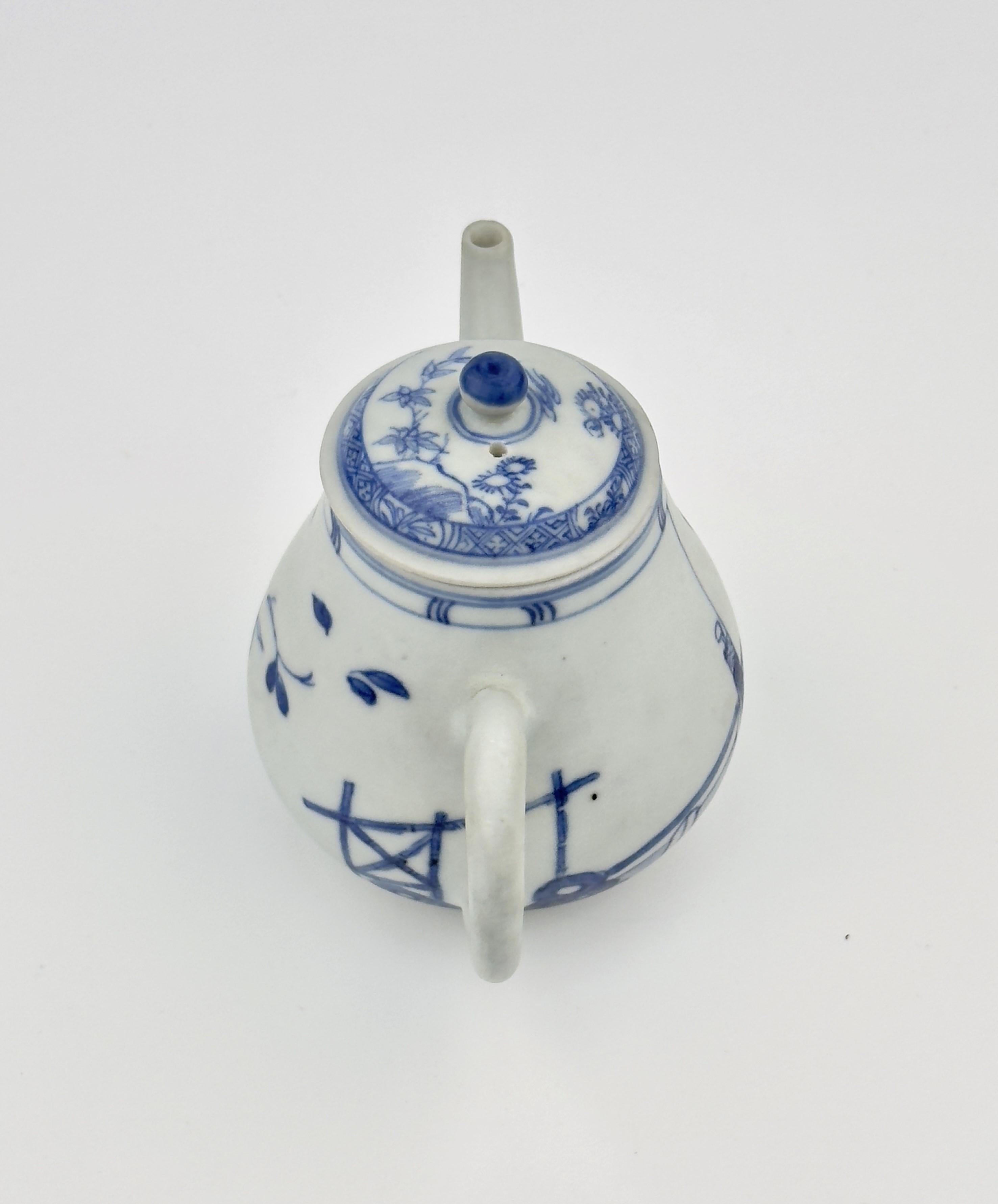 'Imari Pavilion' Pattern Blue And White Teapot C 1725, Qing Dynasty, Yongzheng In Good Condition For Sale In seoul, KR