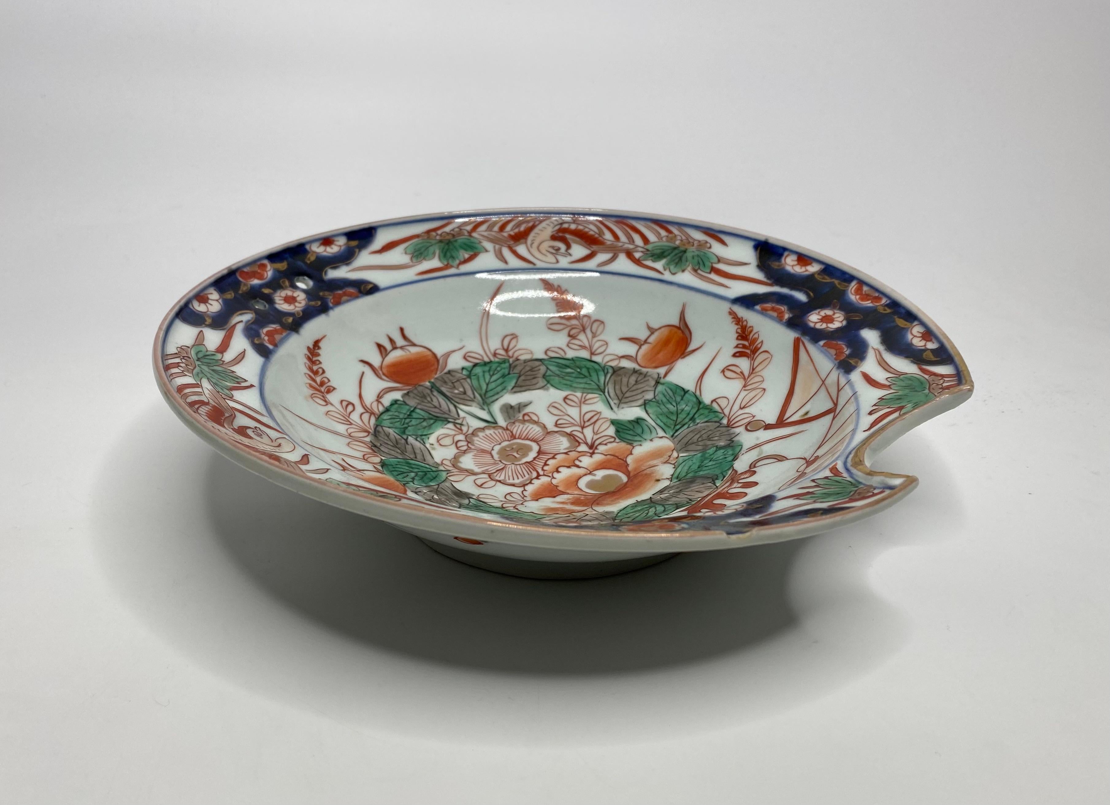 Porcelain Imari porcelain barbers bowl, Arita, Japan, c. 1700. Edo Period. For Sale