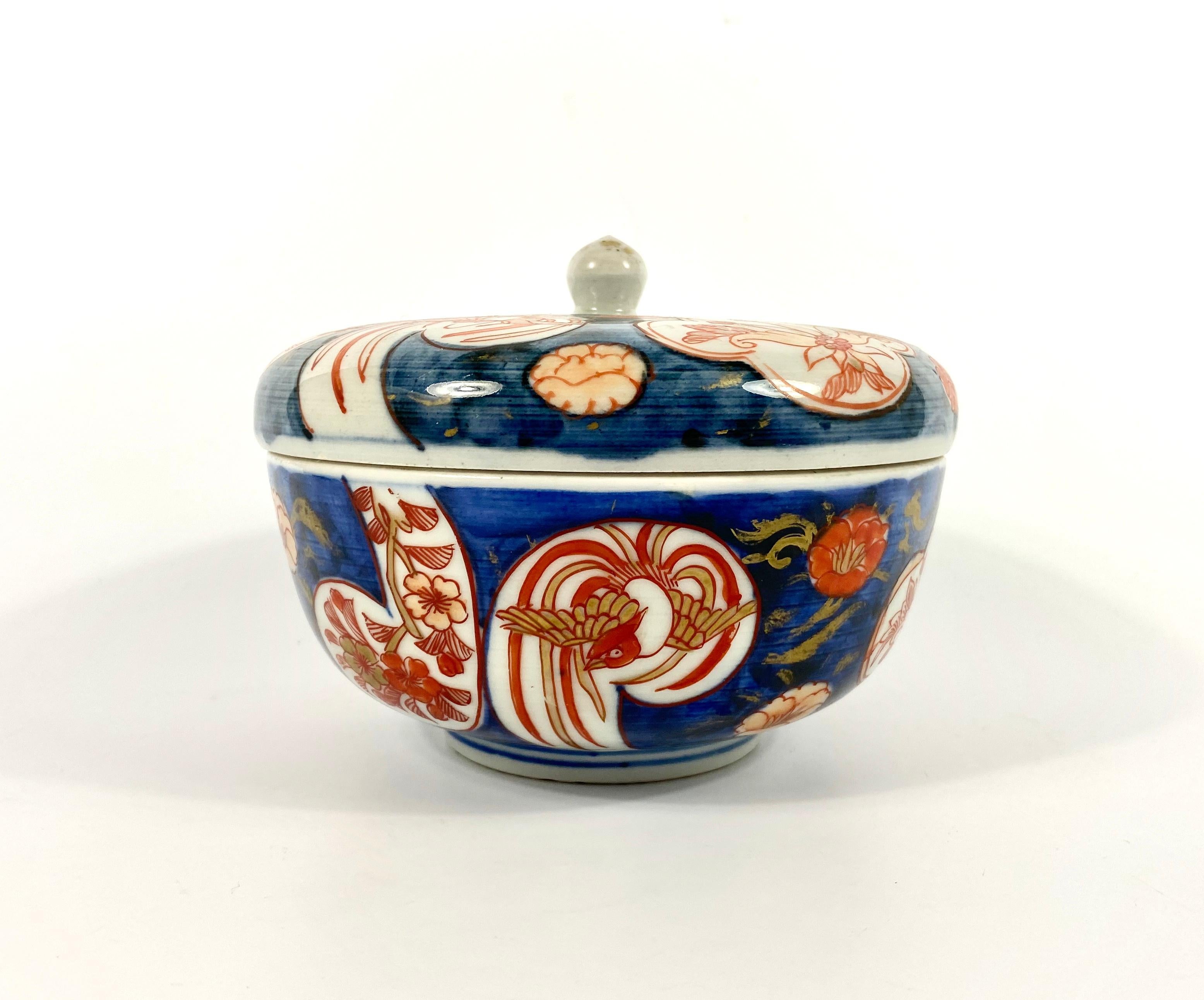 Japonais Bol et couvercle en porcelaine d'Imari, Arita, Japon, 18ème siècle