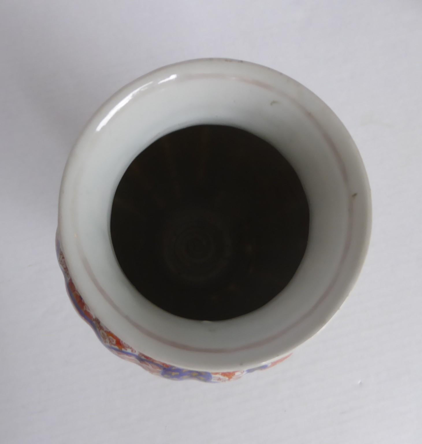 Imari Porcelain Ceramic Fluted  Vase Edo Period Japan For Sale 5