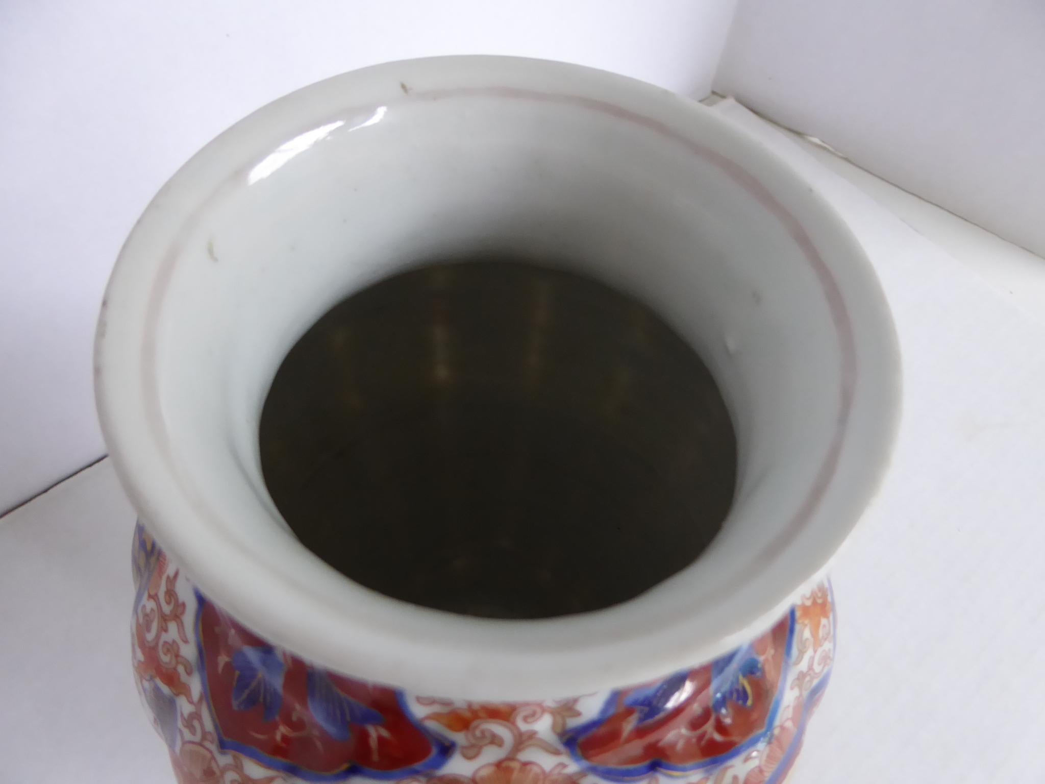 Imari Porcelain Ceramic Fluted  Vase Edo Period Japan For Sale 6