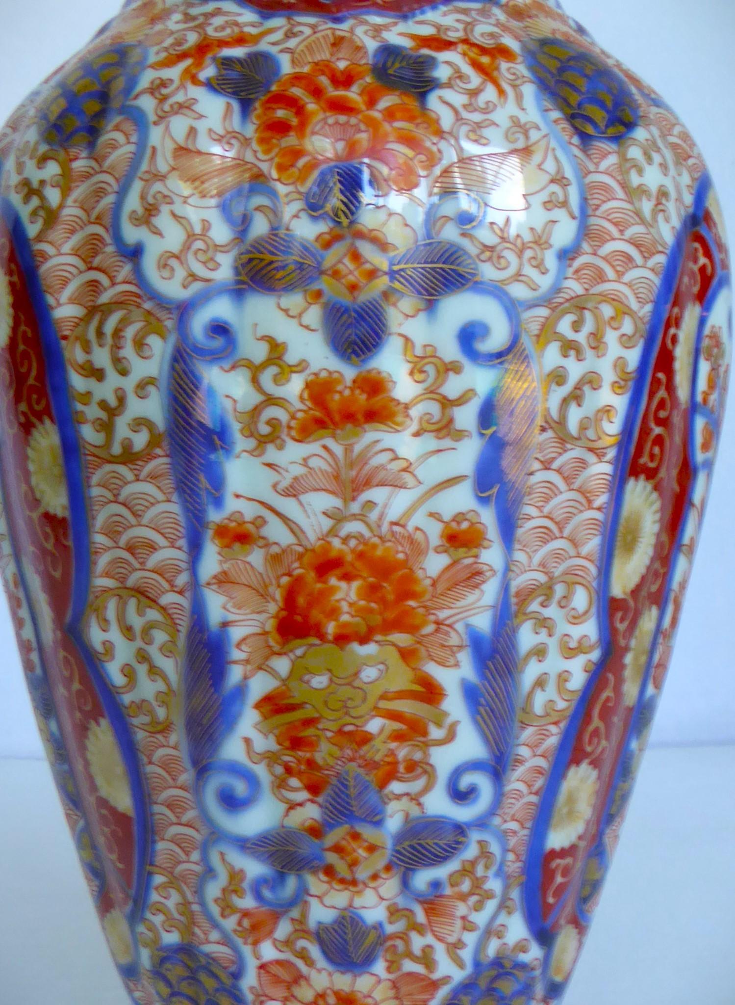 Imari Porcelain Ceramic Fluted  Vase Edo Period Japan For Sale 1