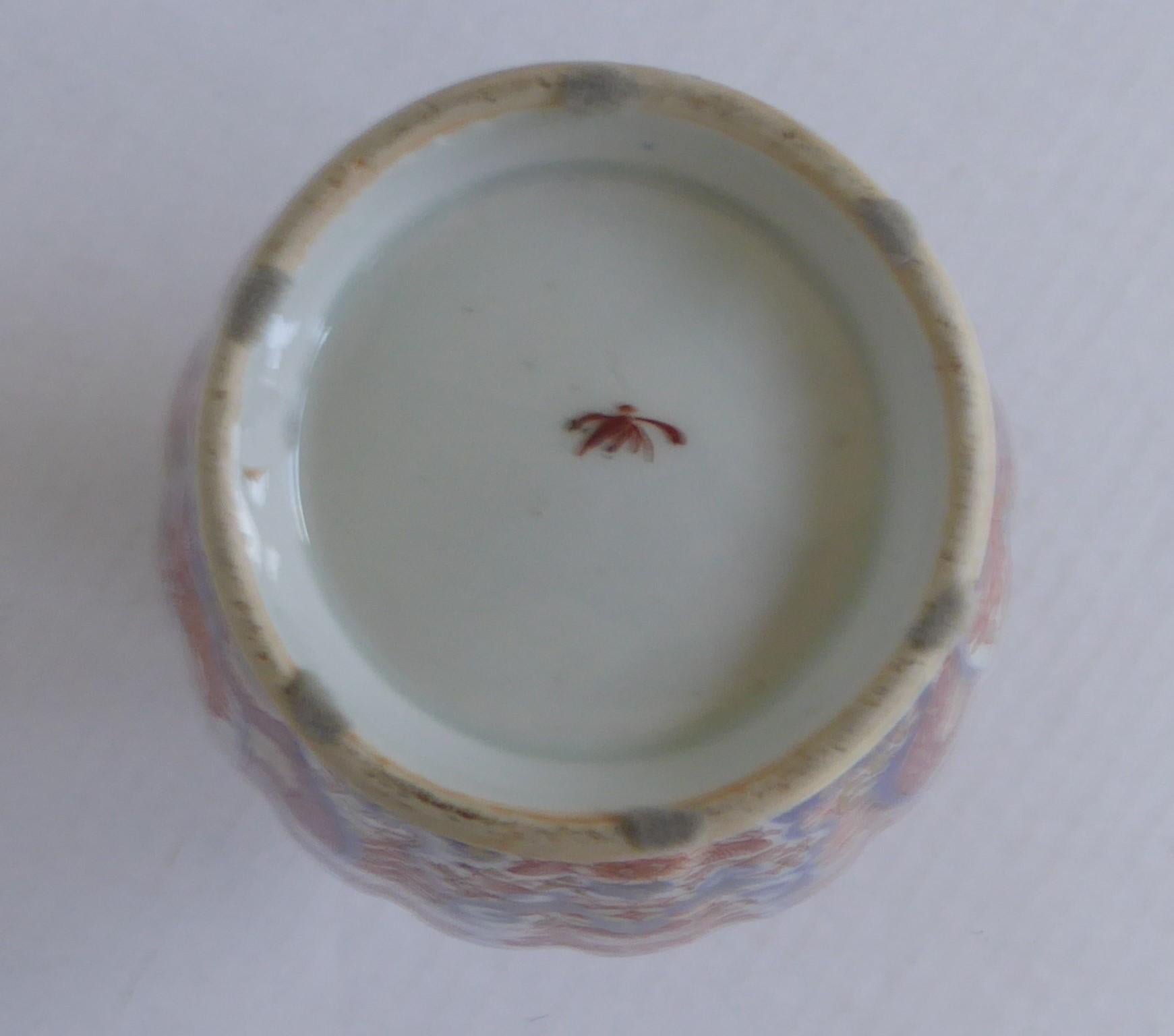 Imari Porcelain Ceramic Fluted (céramique cannelée)  Vase de la période Edo au Japon en vente 2