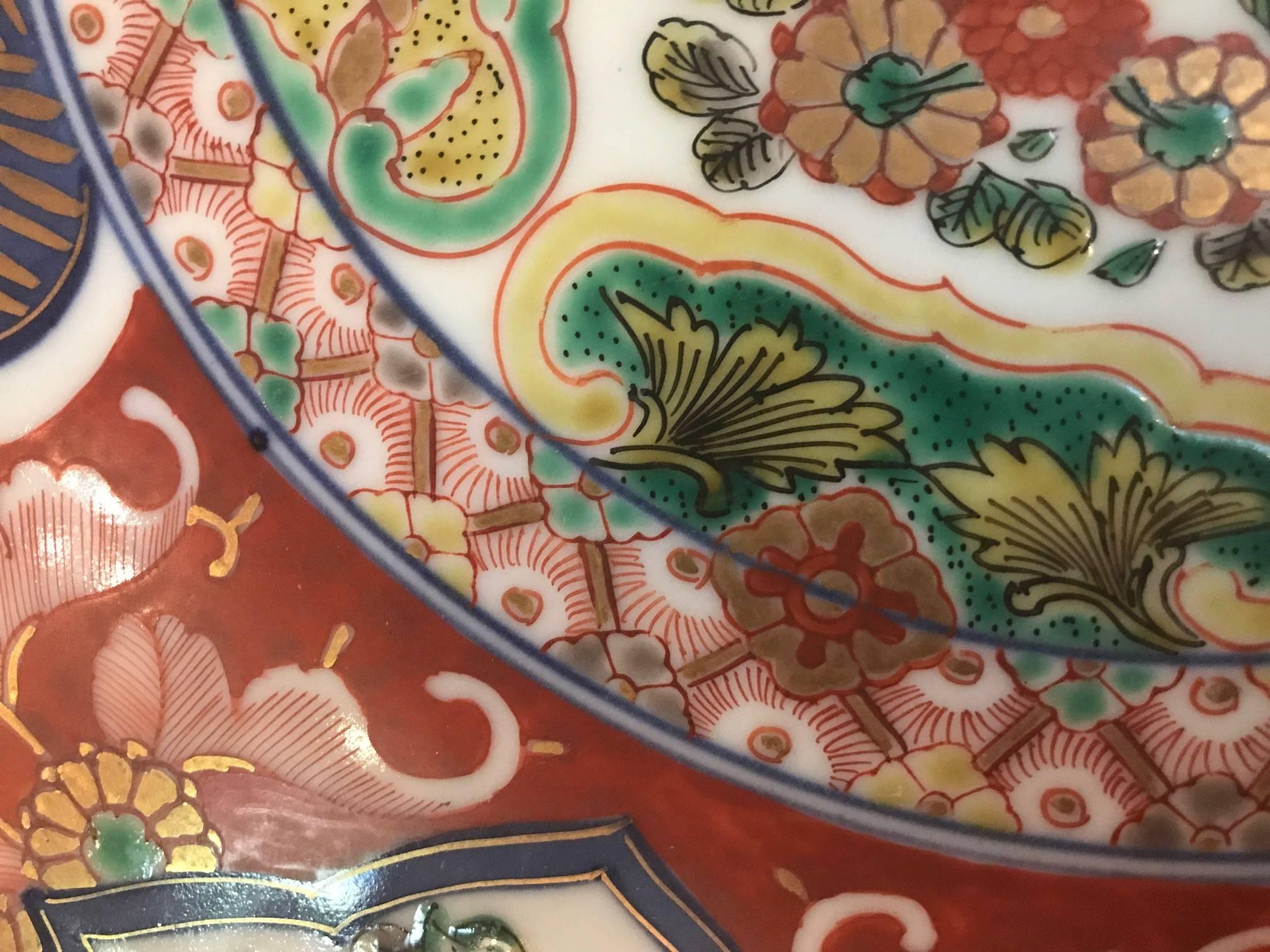 Imari Porcelain Charger Meiji Period In Excellent Condition In Lambertville, NJ