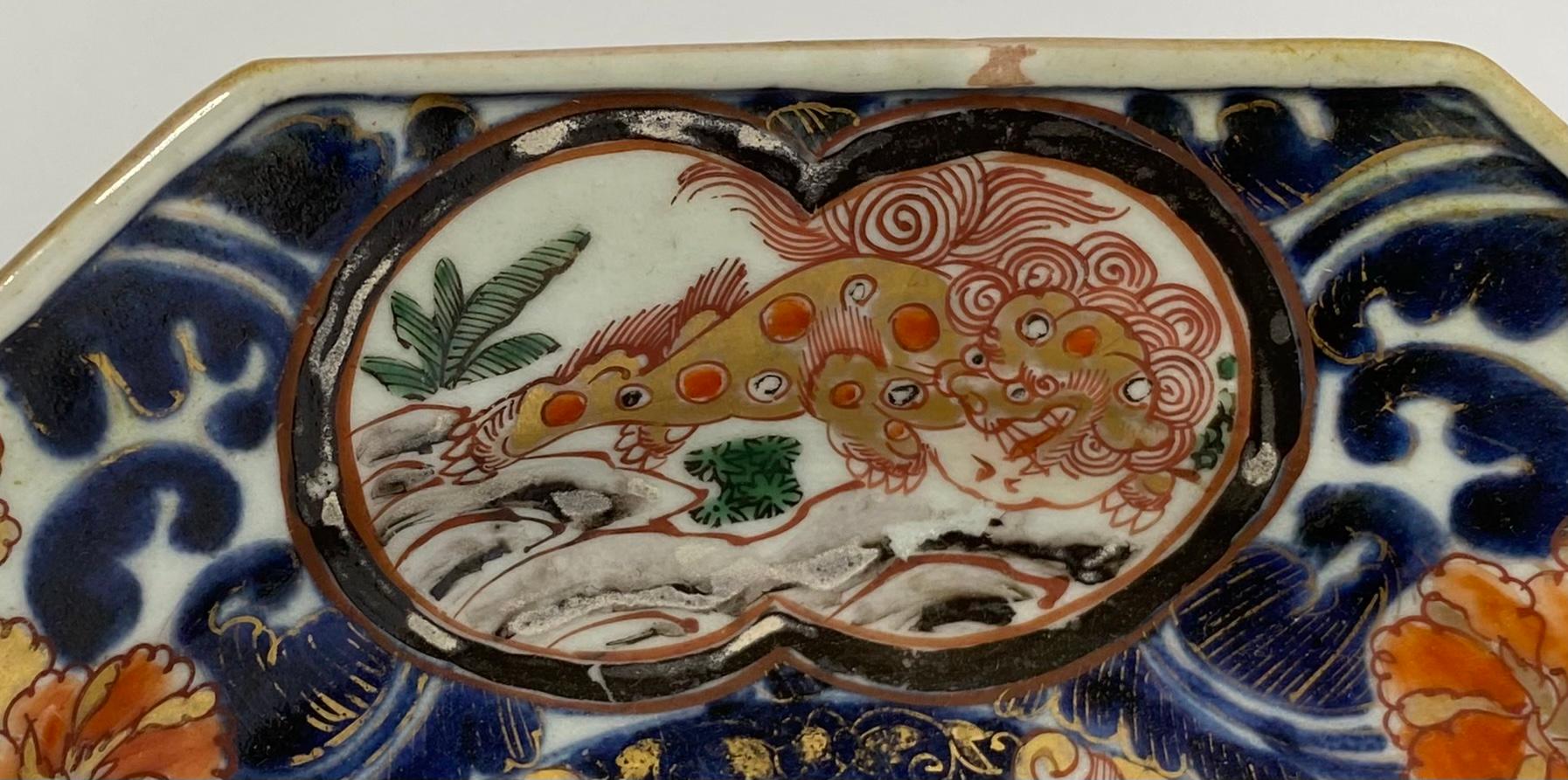 Japanese Imari Porcelain Dish, Arita, Japan, circa 1700, Genroku Period
