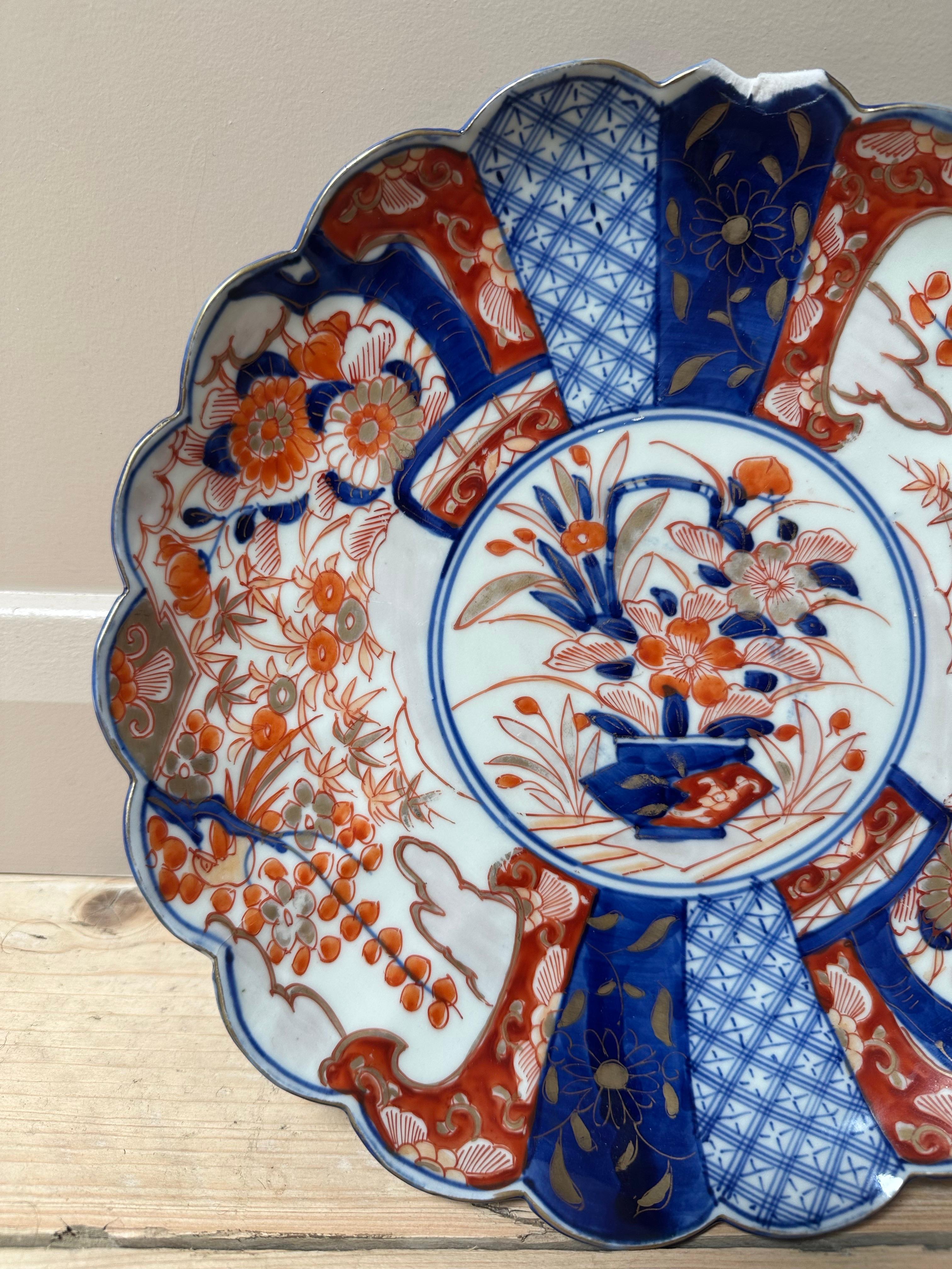 Japanese Imari Porcelain Large Plate, Edo Meiji Period, Early 18th Century For Sale