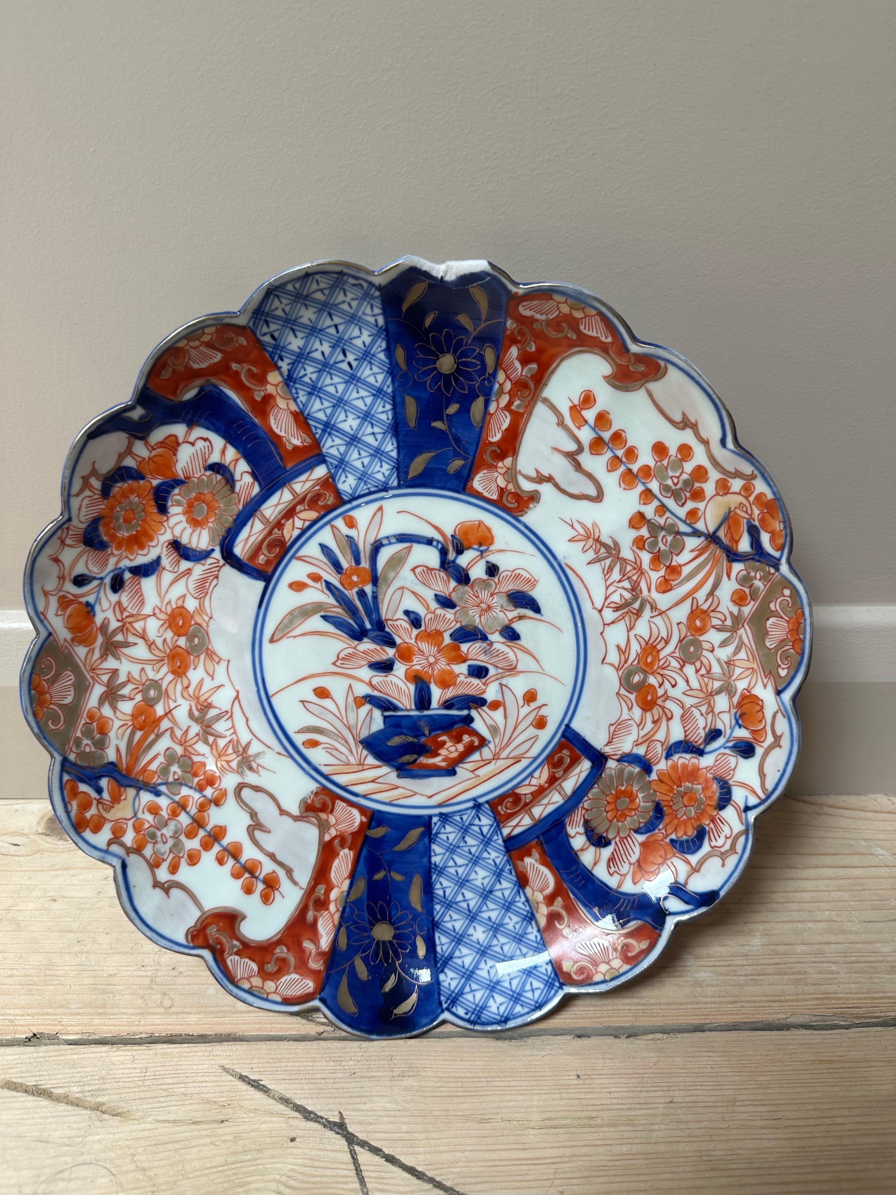 Imari Porcelain Large Plate, Edo Meiji Period, Early 18th Century In Fair Condition For Sale In Worcester Park, GB