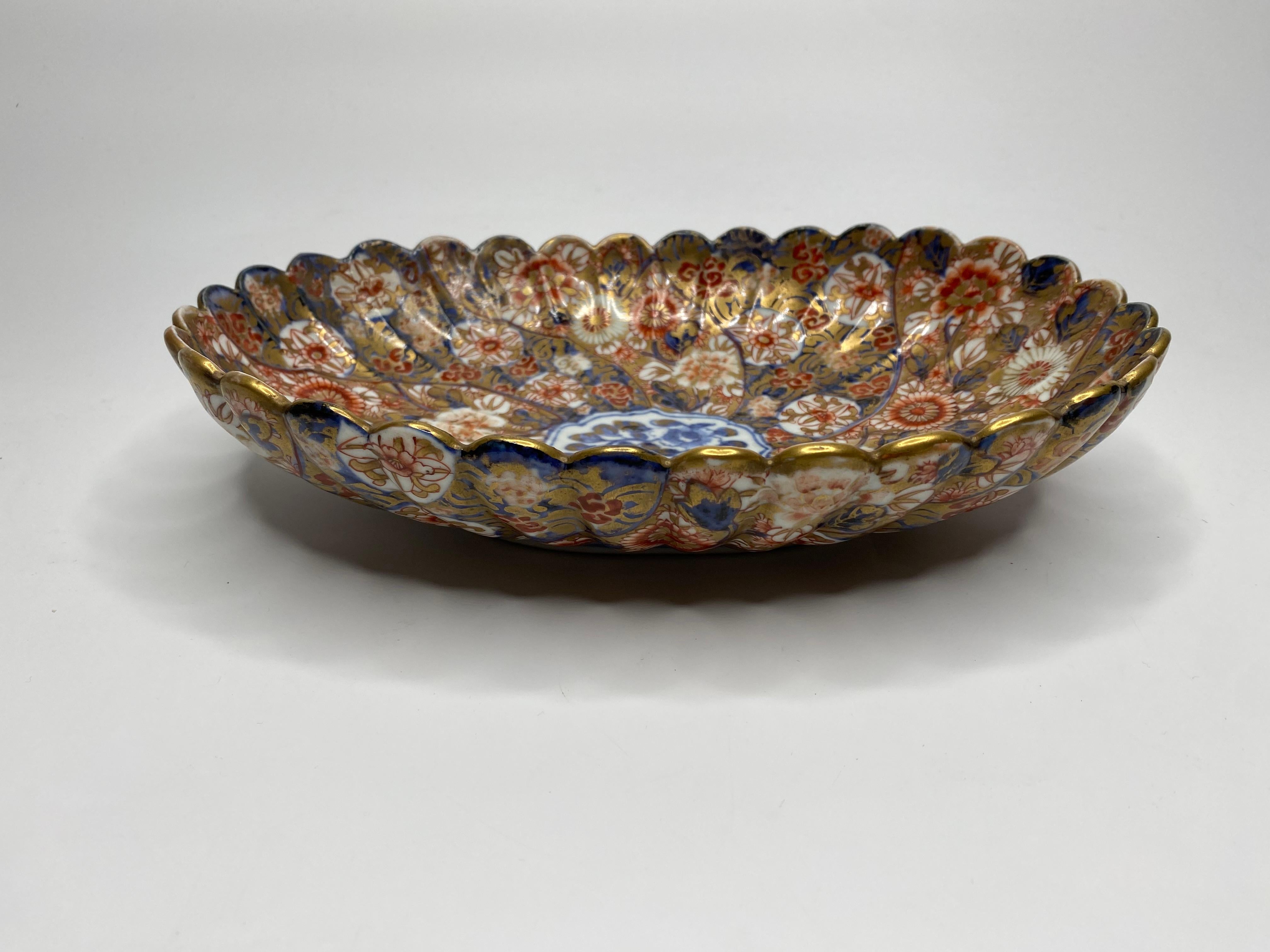 Imari porcelain shallow bowl, Arita, Japan, c. 1890, Meiji Period. 5