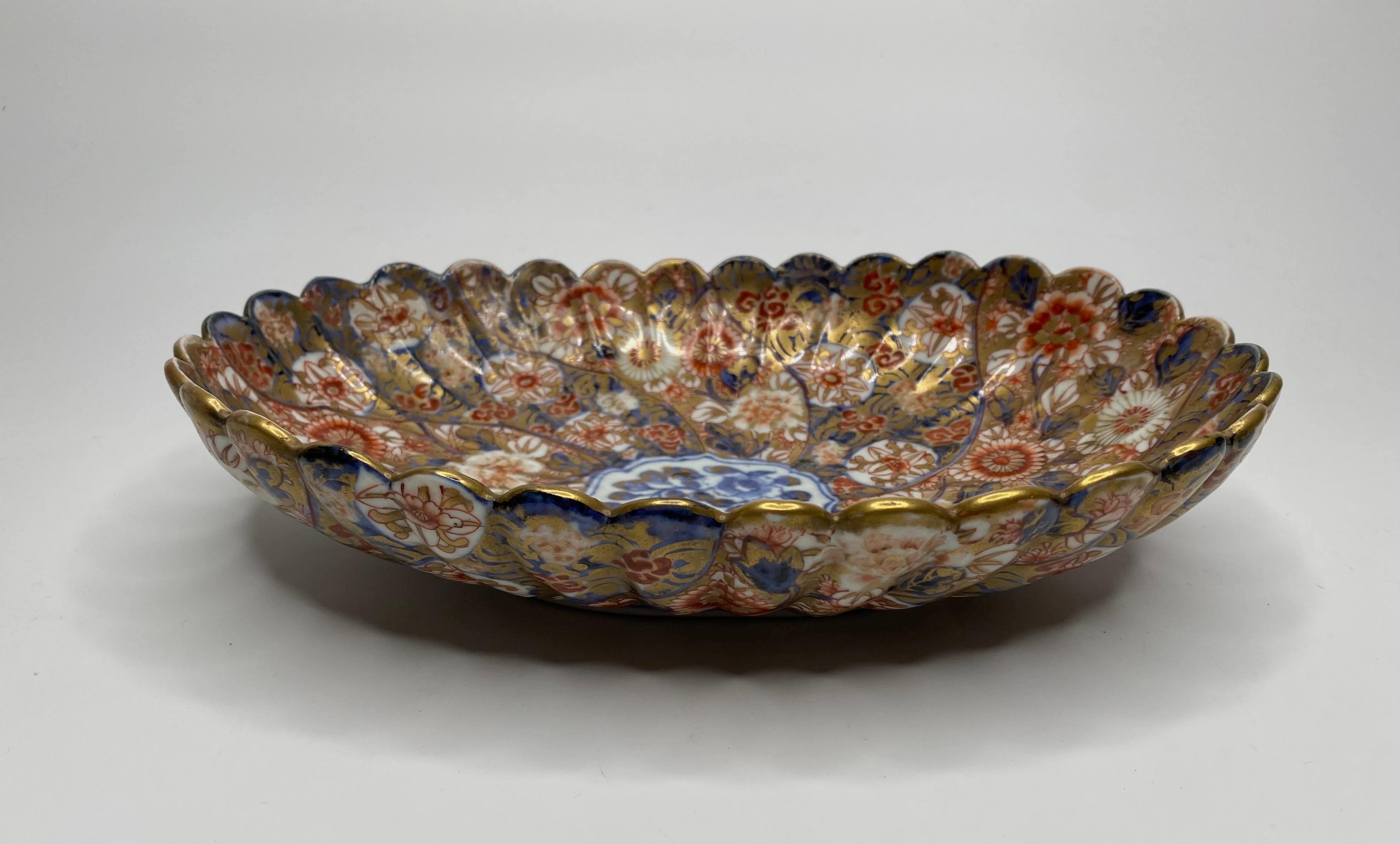 Imari porcelain shallow bowl, Arita, Japan, c. 1890, Meiji Period. In Excellent Condition In Gargrave, North Yorkshire