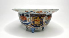Bols tripodes en porcelaine Imari, Arita, Japon, vers 1700. Période Edo.