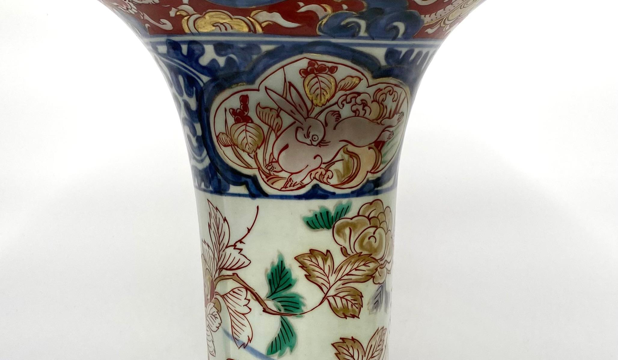 Imari porcelain vase, Arita, Japan, c. 1700, Genroku Period. In Excellent Condition In Gargrave, North Yorkshire