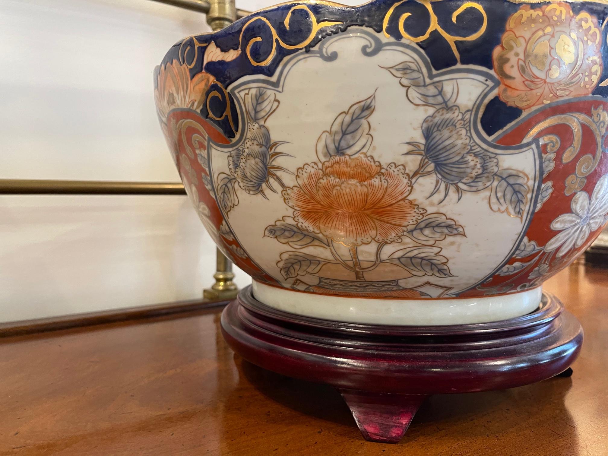 Imari Style Center or Punch Bowl on Wood Stand, 20th Century In Good Condition In Savannah, GA