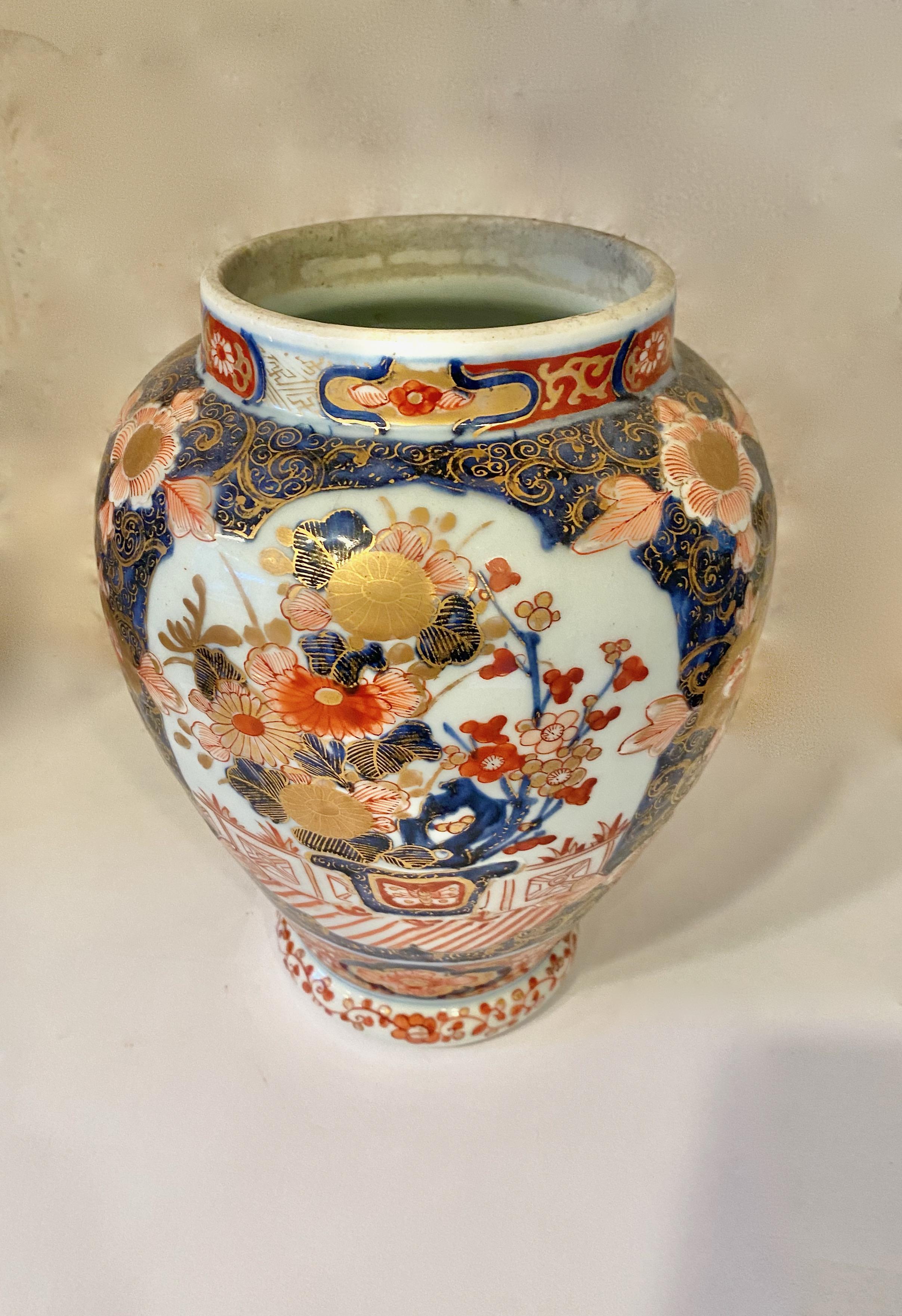 Imari Vase In Good Condition For Sale In Pasadena, CA