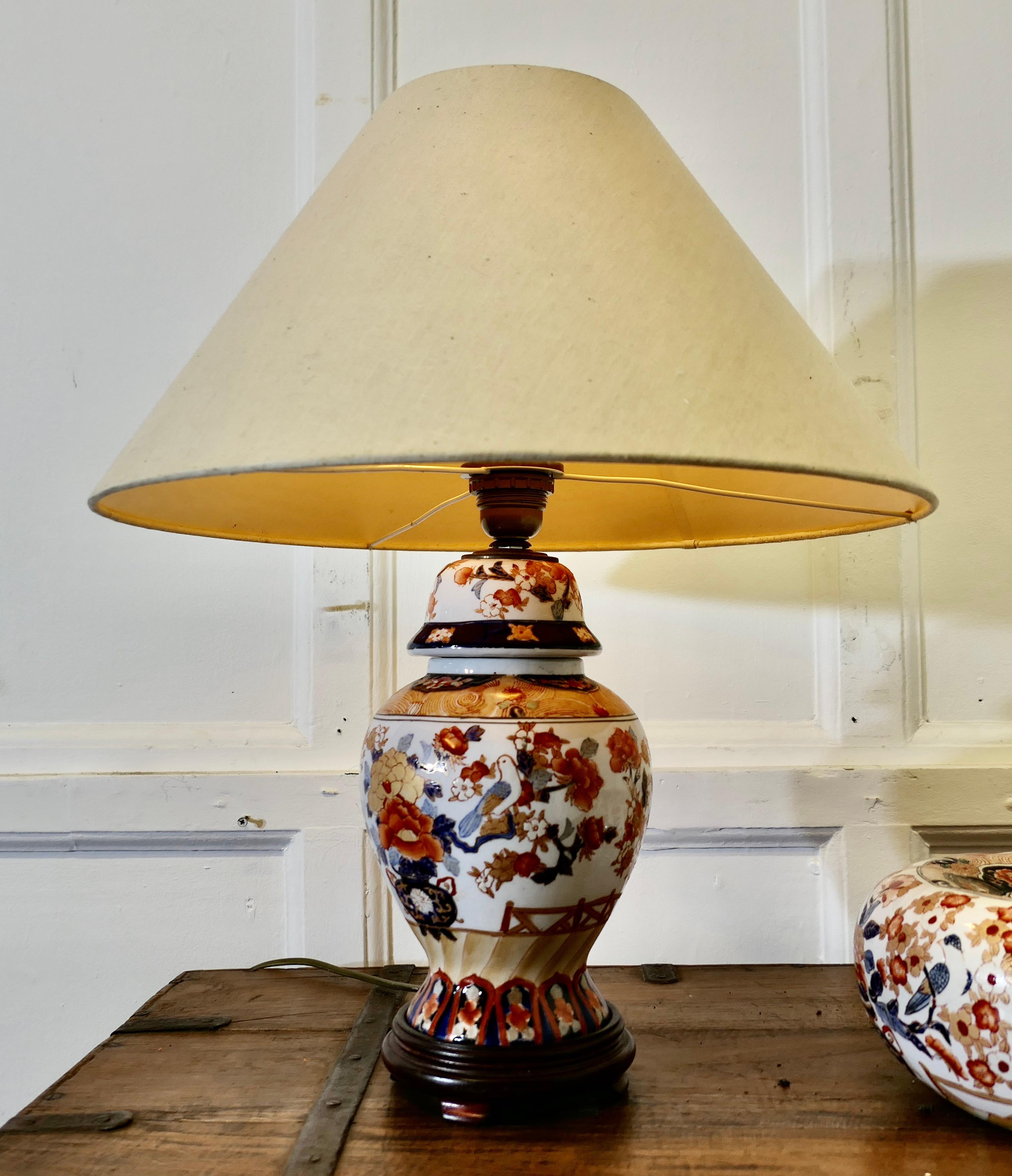 Lampe et bol Imari avec couvercle   Un ensemble Lovely Vintage, un vase en forme de pot de gingembre Bon état - En vente à Godshill, Isle of Wight