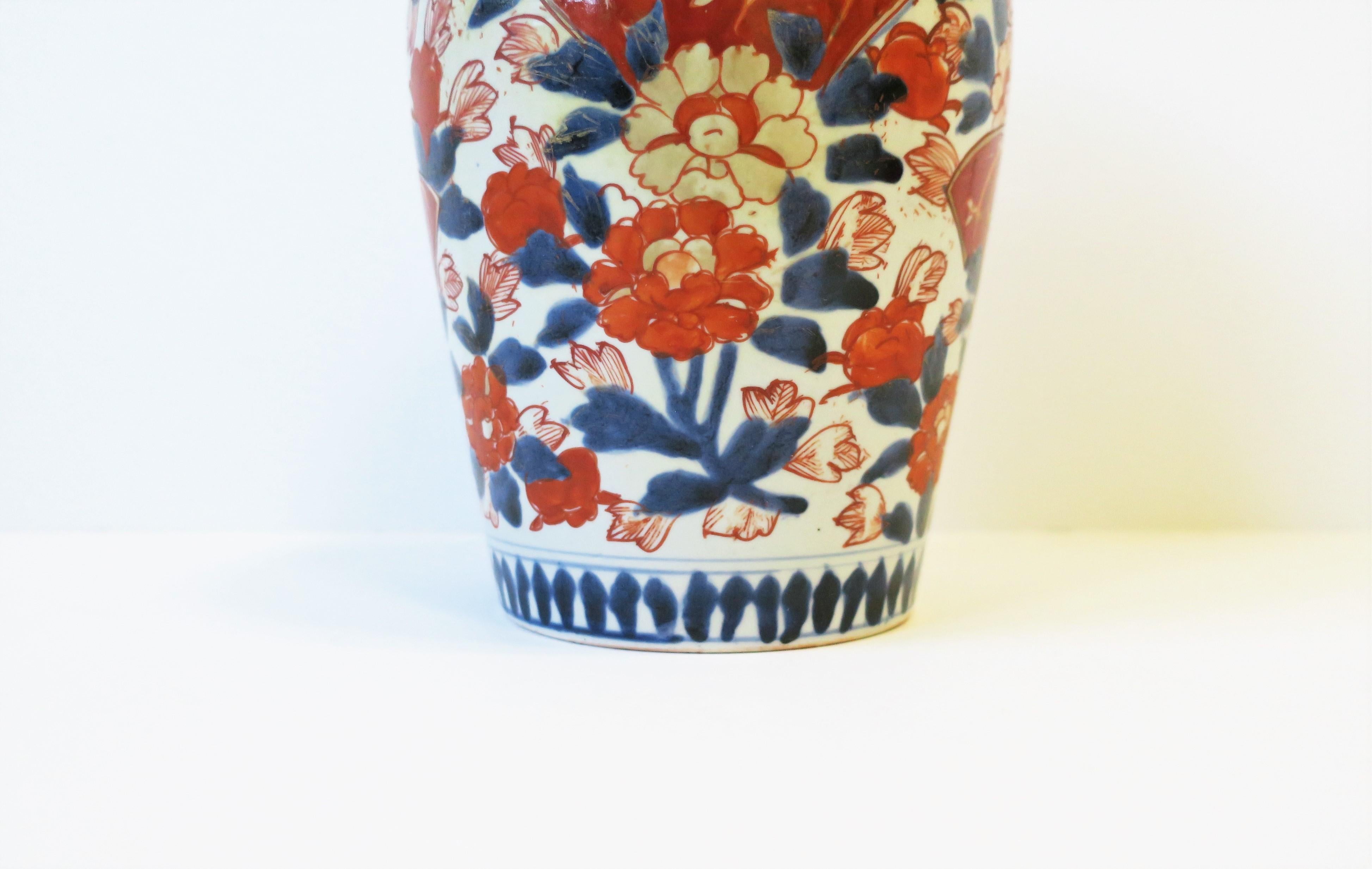 Imari White Porcelain Chinese Japanese Vase with Blue and Red, ca. 18th Century 7