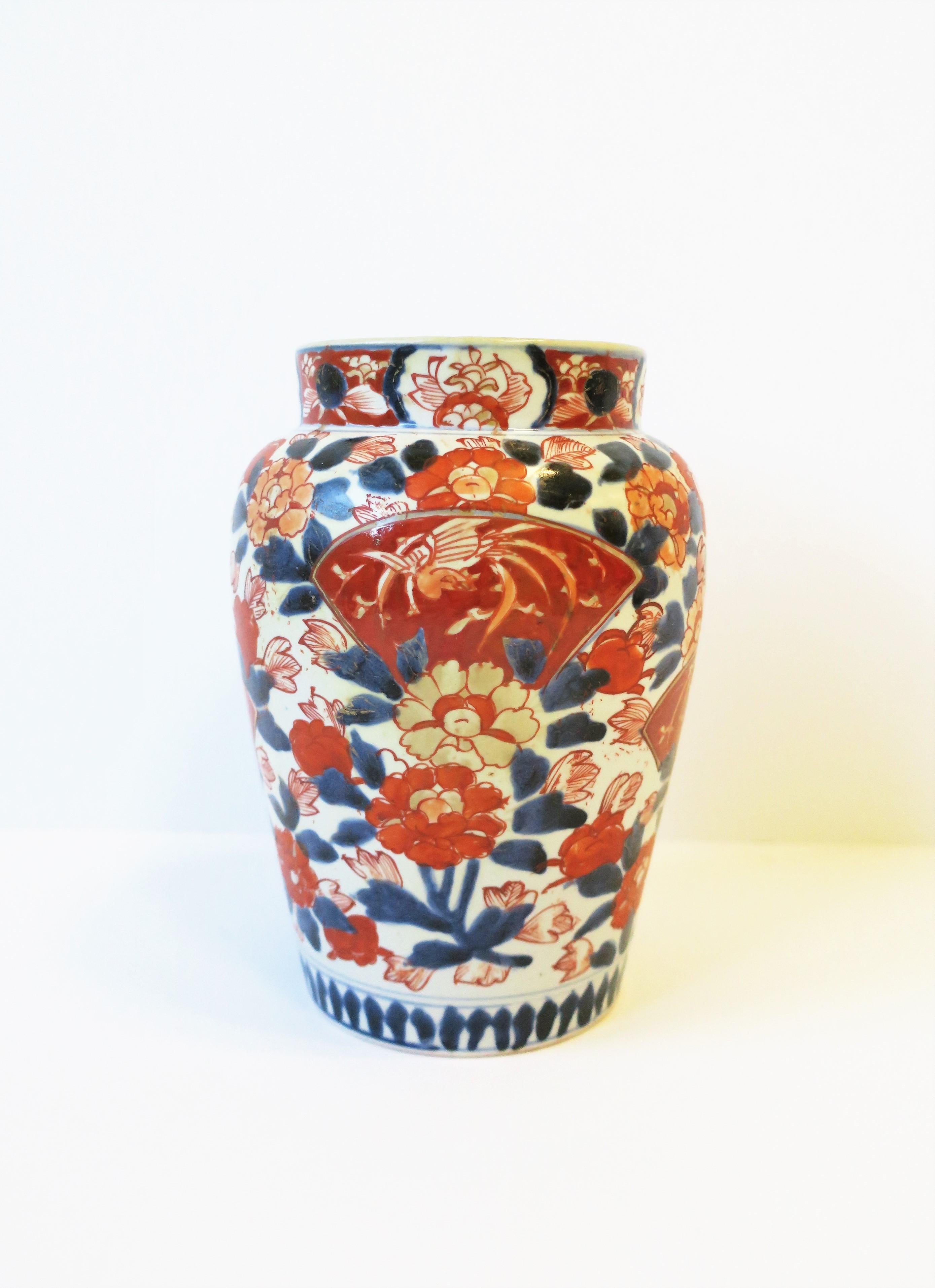 Imari White Porcelain Chinese Japanese Vase with Blue and Red, ca. 18th Century 2