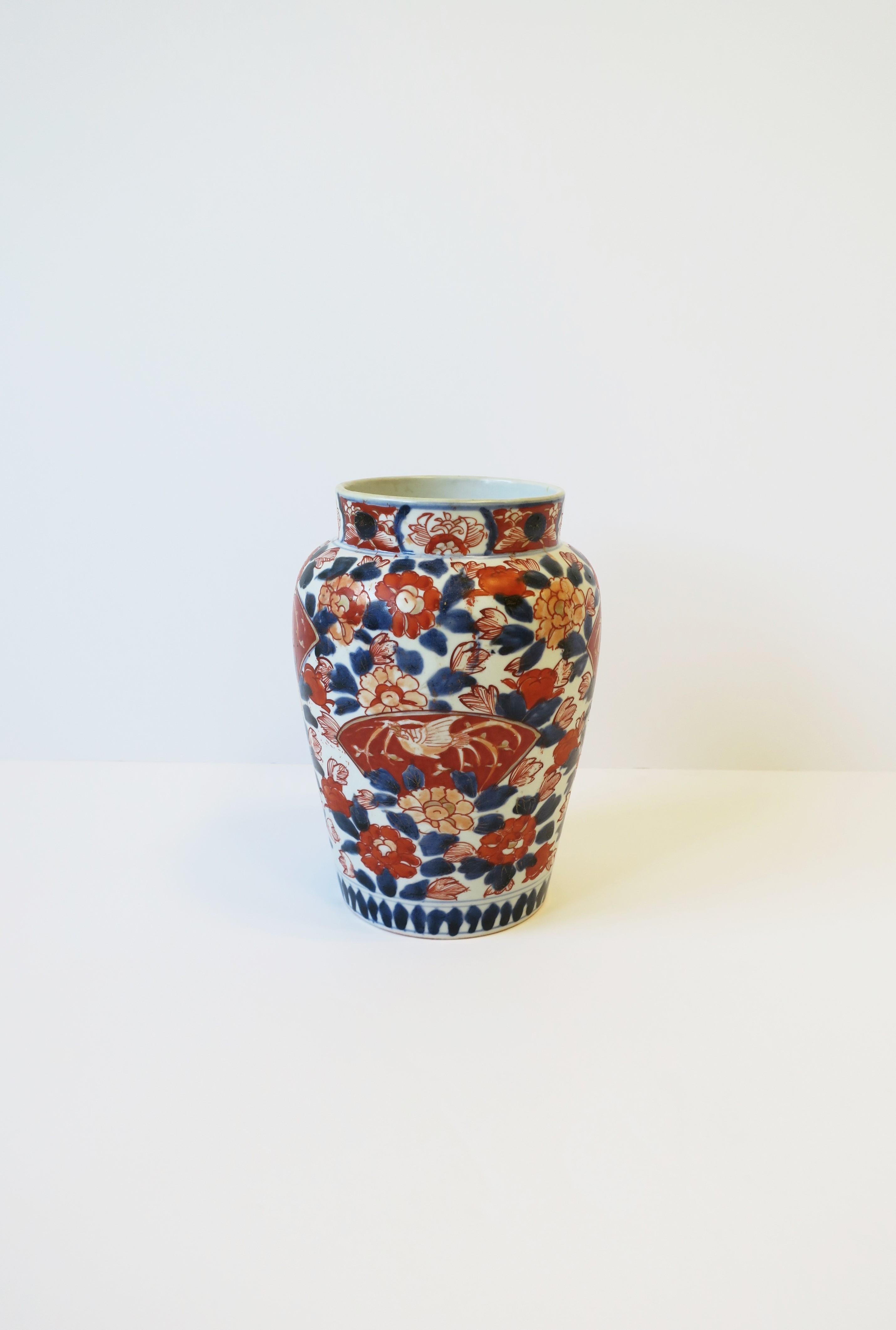 Imari White Porcelain Chinese Japanese Vase with Blue and Red, ca. 18th Century 3