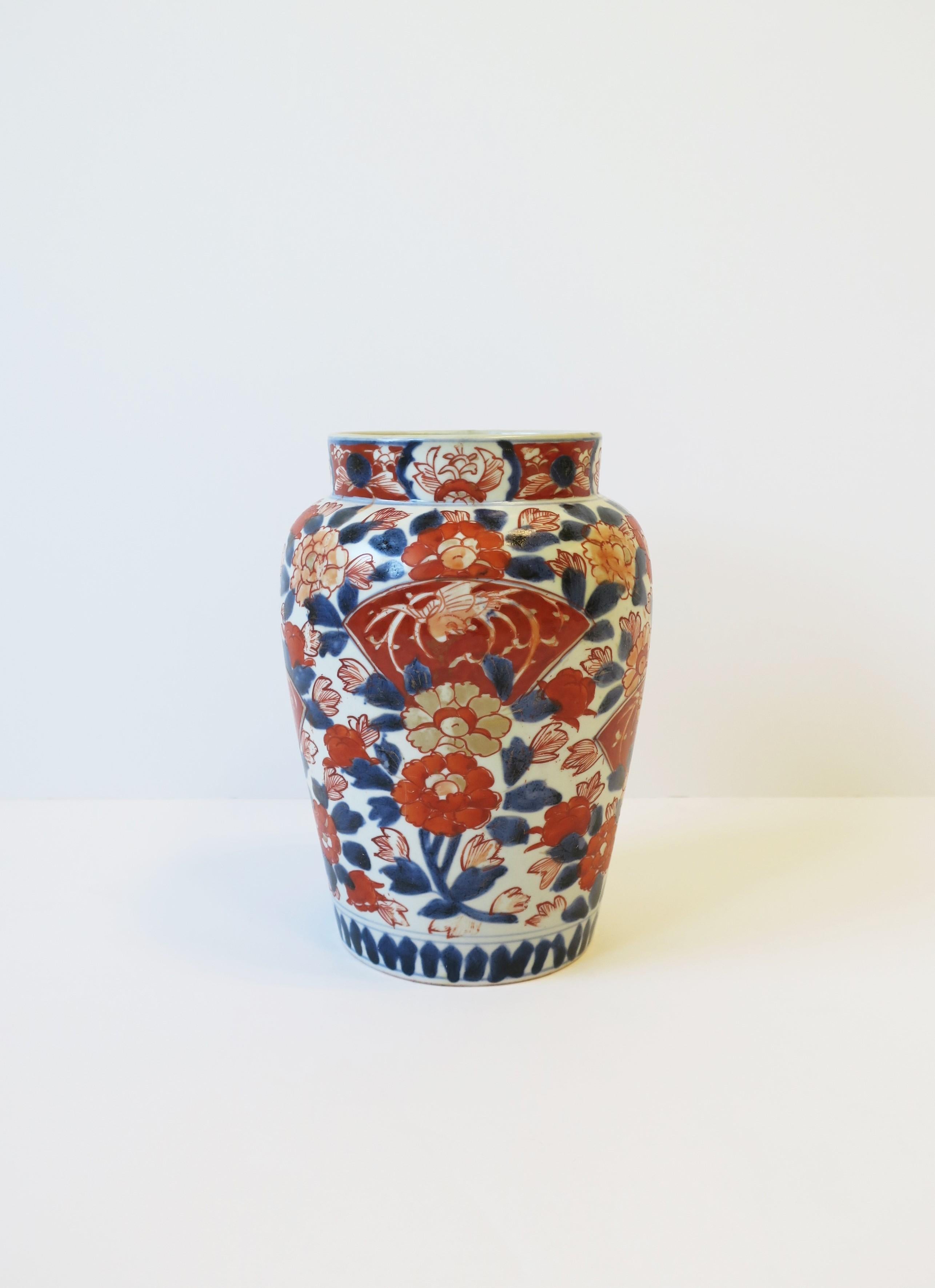 Imari White Porcelain Chinese Japanese Vase with Blue and Red, ca. 18th Century 4