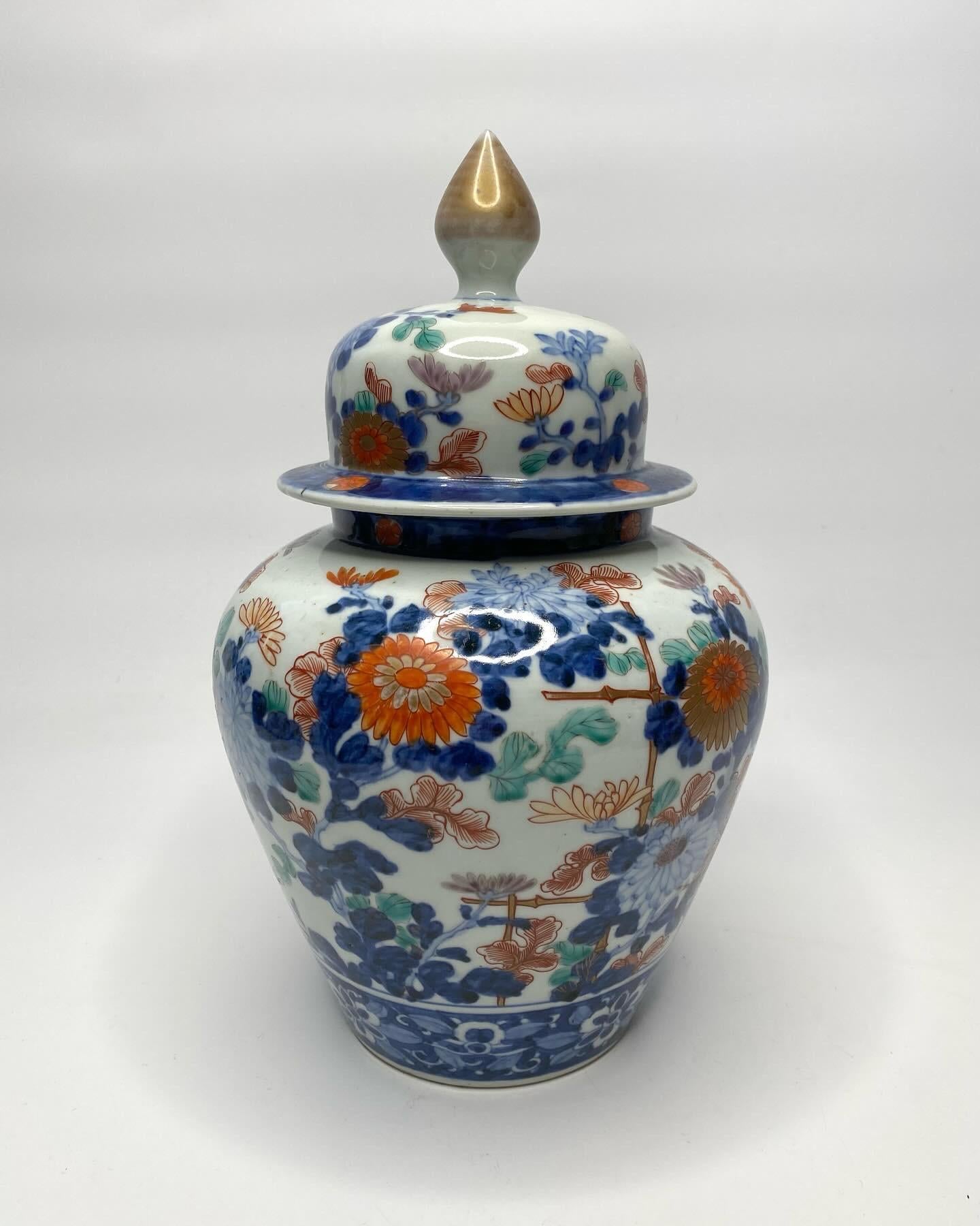 Japanese Imati porcelain jar & cover, Japan, c. 1890, Meiji Period. For Sale