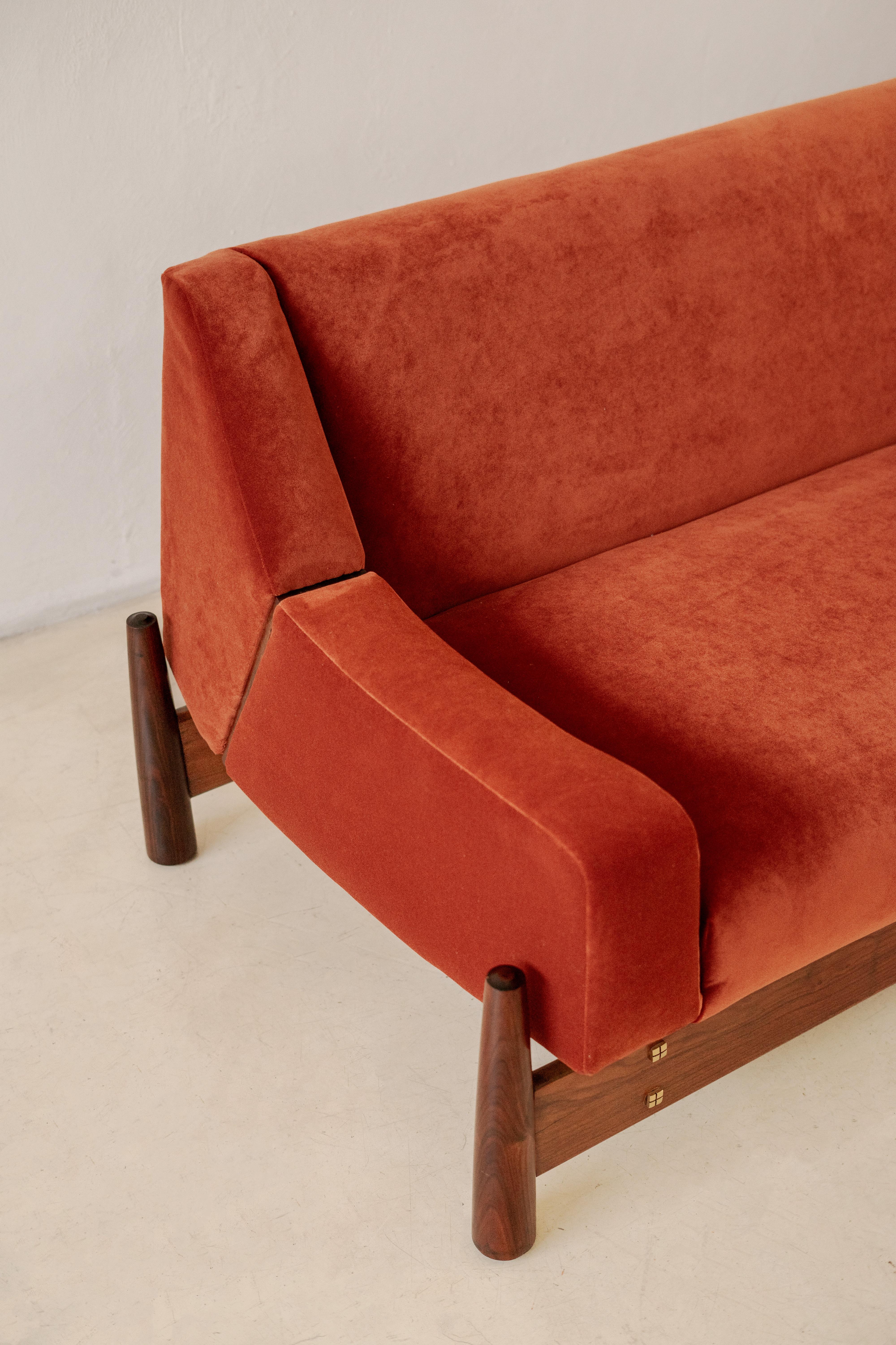 Canapé en bois Imbuia, Design/One brésilien par Móveis Cimo, Mid-Century Modern, 1960s en vente 3