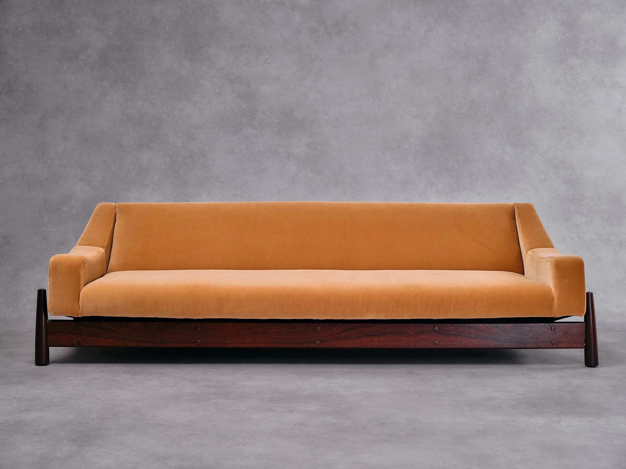 Móveis Cimo
Sofa
Imbuia Wood
Dedar Milano Fabric
1960s Brazil

Matching Pair of Lounge Chairs Available
